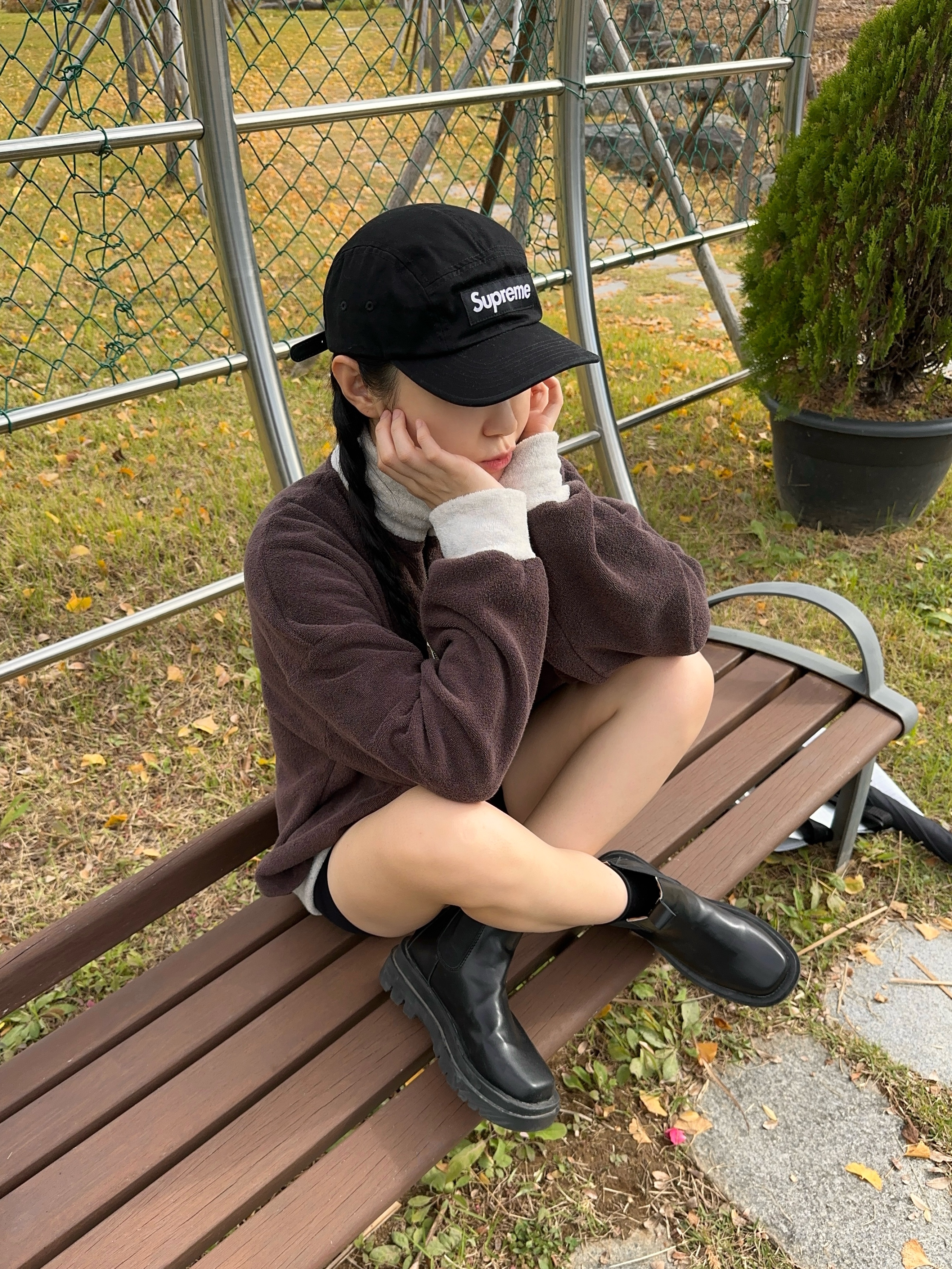 Supreme Washed Chino Twill Camp Cap Black 착용 스타일 - 2