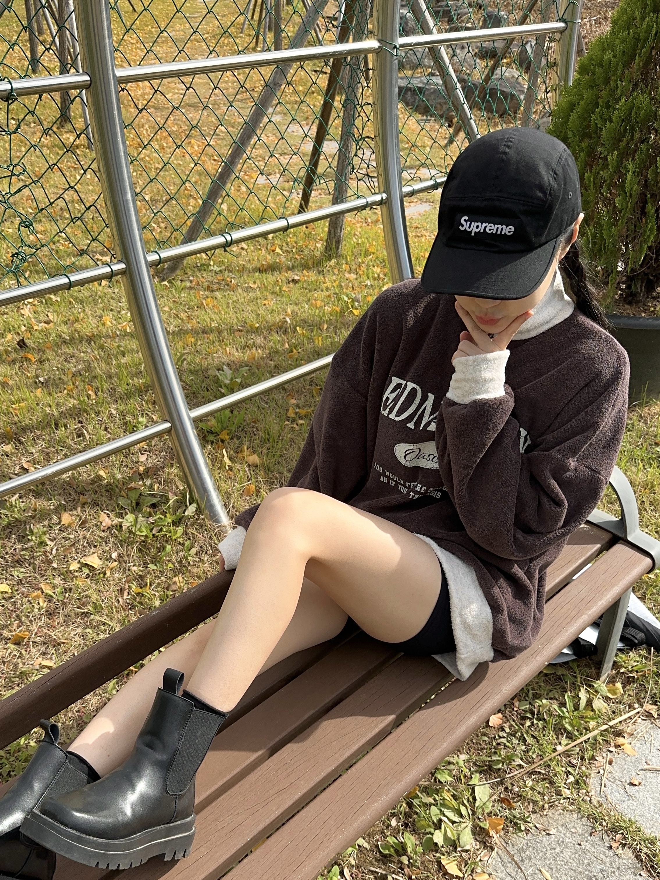 Supreme Washed Chino Twill Camp Cap Black 착용 스타일 - 1