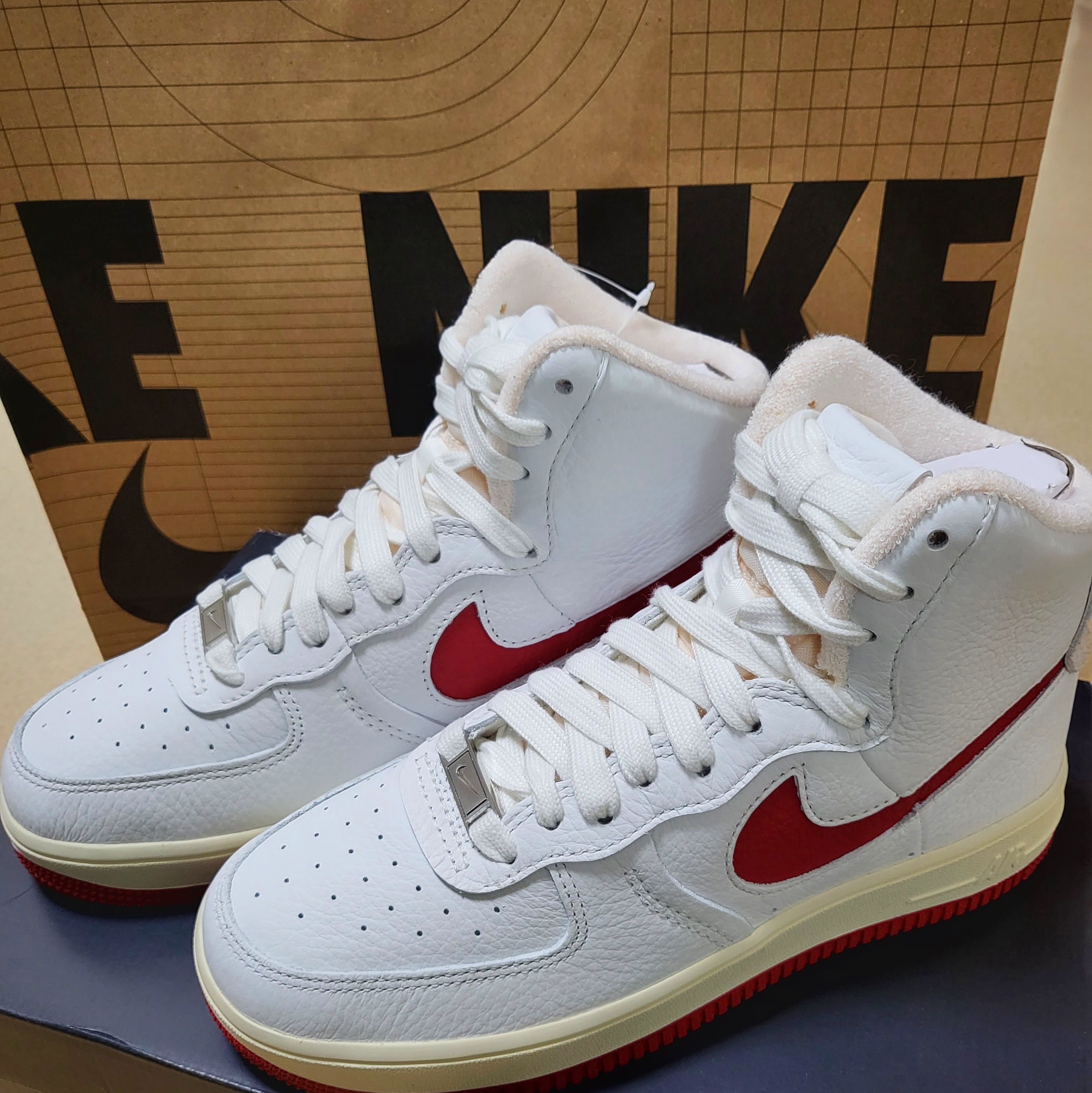 (W) Nike Air Force 1 High Sculpt Gym Red 착용 스타일