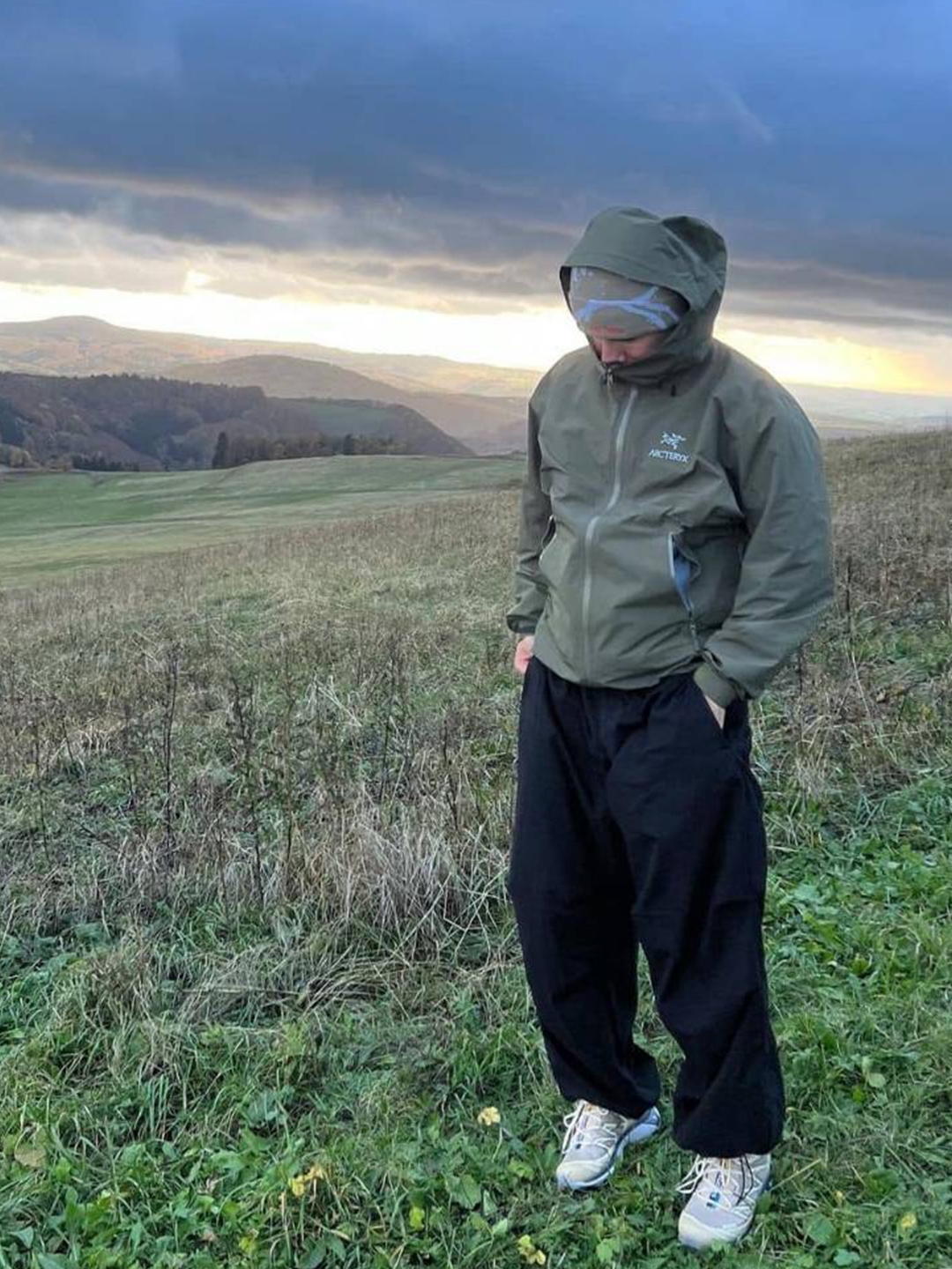Arc'teryx Gamma SL Hoody Revel, Arc'teryx Atom SL Hoody Solitude 착용 스타일 - 4