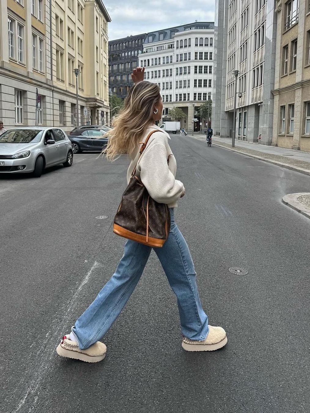 (W) UGG Tazz Braid Natural 착용 스타일 - 5