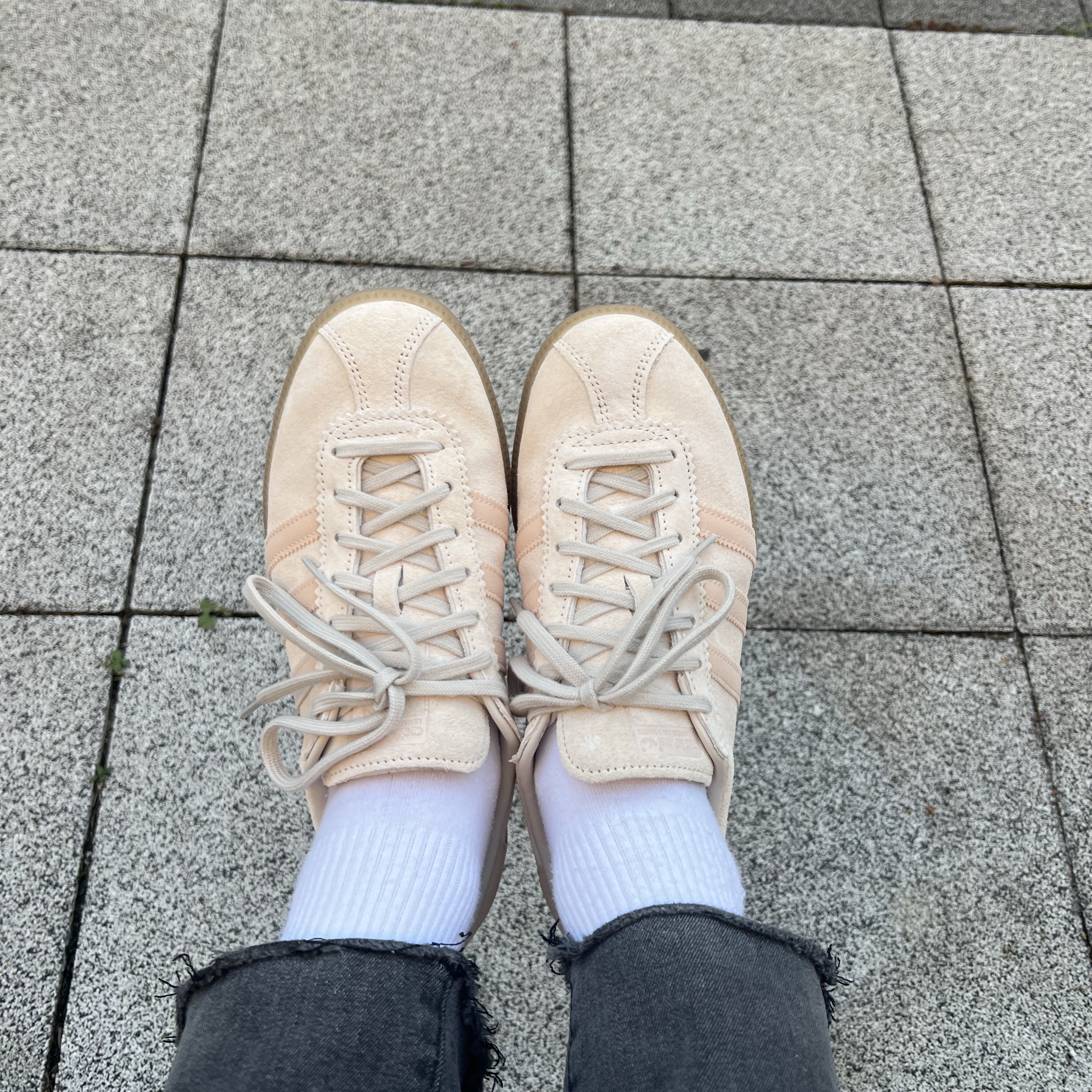 Adidas Bermuda Wonder White 착용 스타일