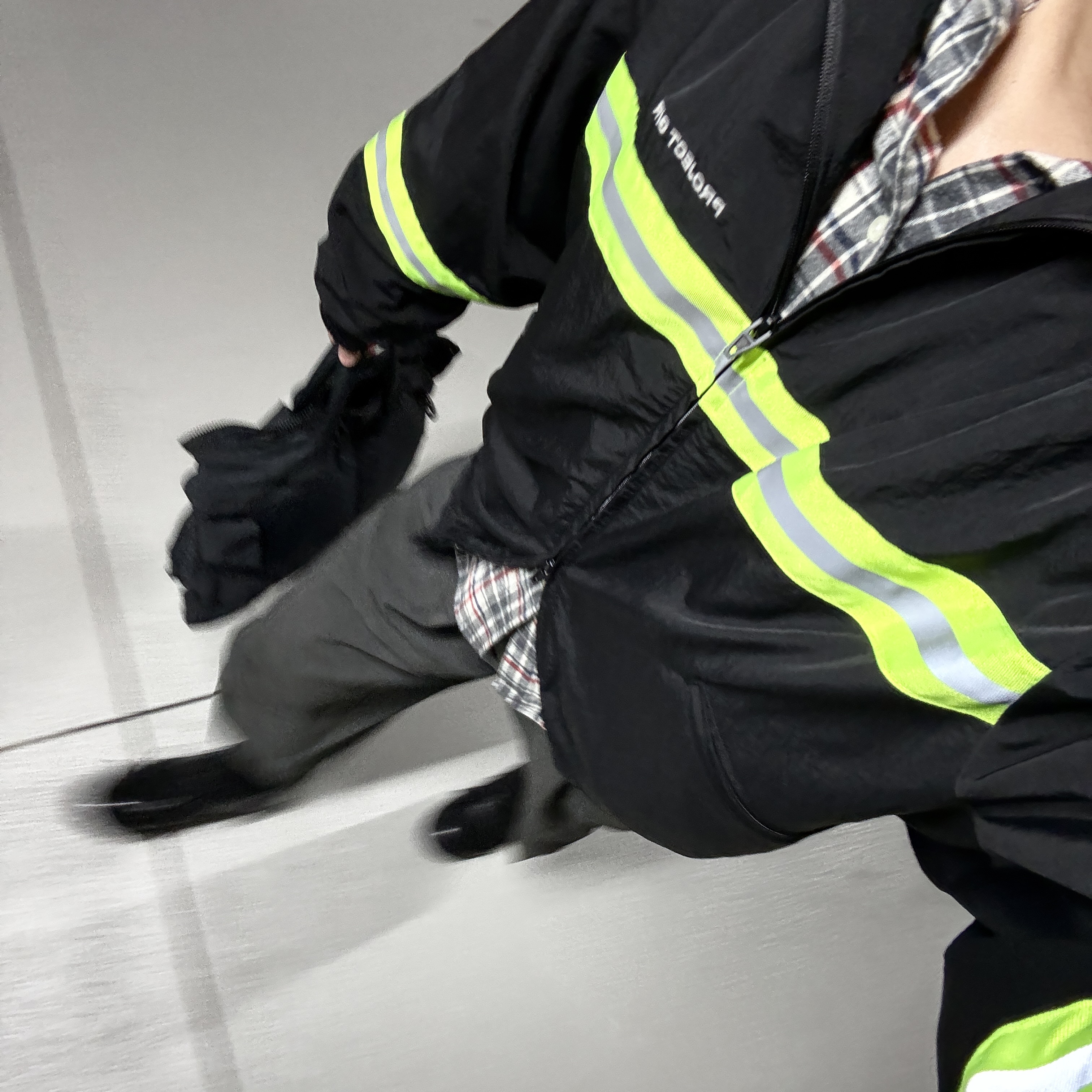 Project G/R Firefighter Track Jacket Black 착용 스타일 - 1