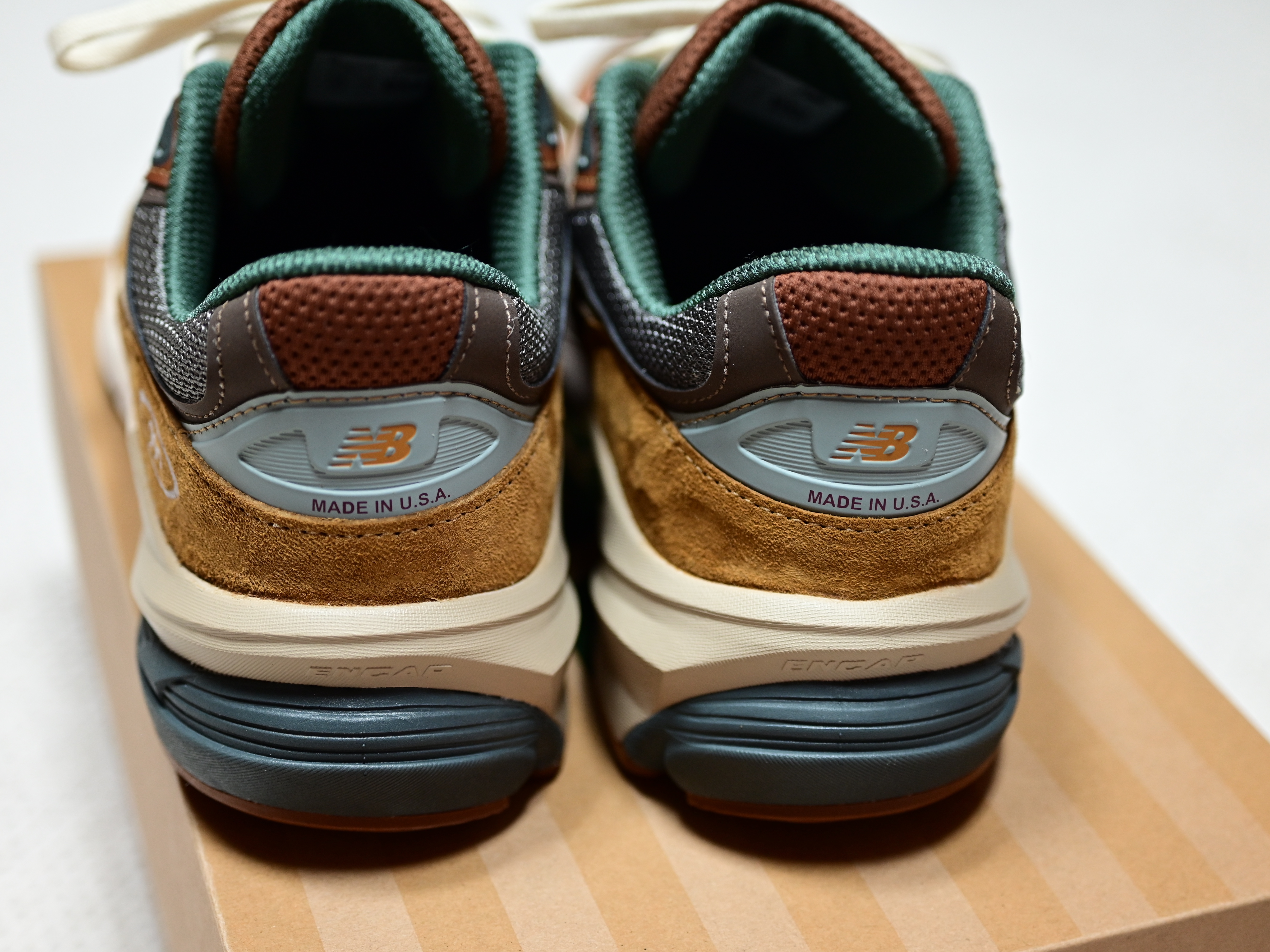 New Balance x Carhartt WIP 990v6 Made in USA Hamilton Brown Military Green 착용 스타일 - 3