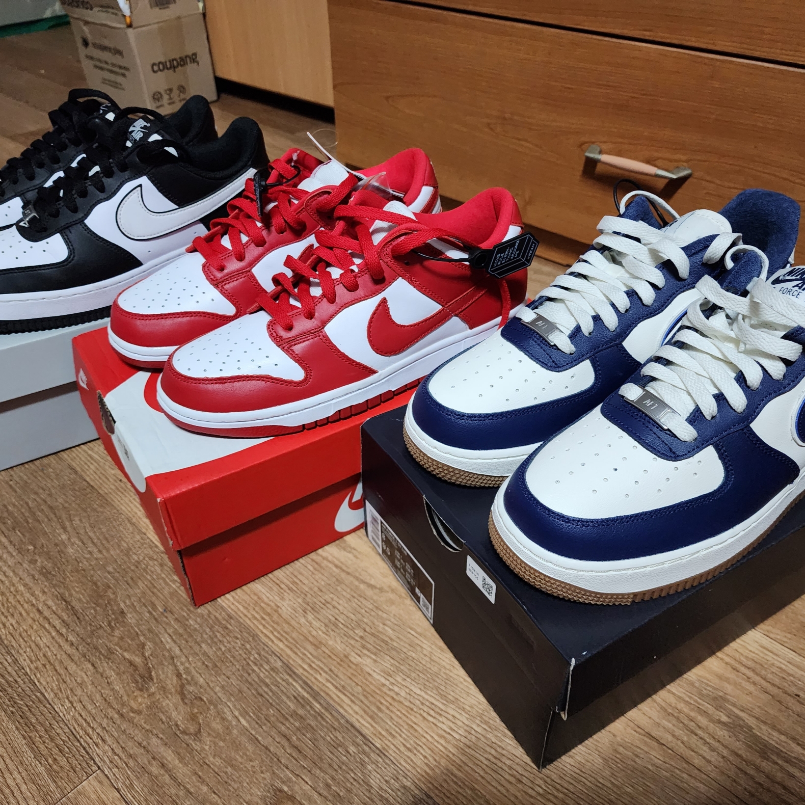 Nike Dunk Low SP White and University Red 2023 착용 스타일 - 2