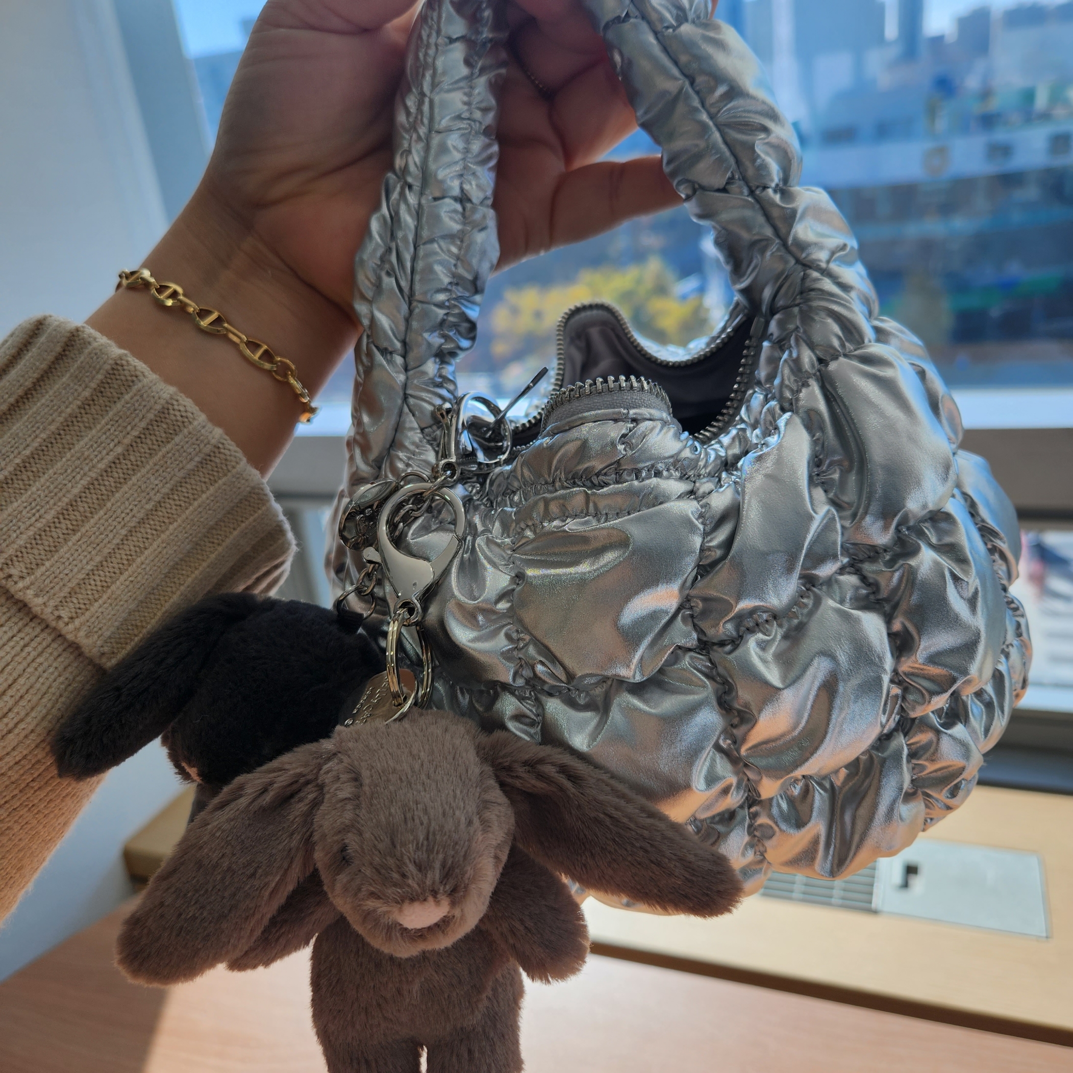 COS Quilted Micro Bag Silver 착용 스타일
