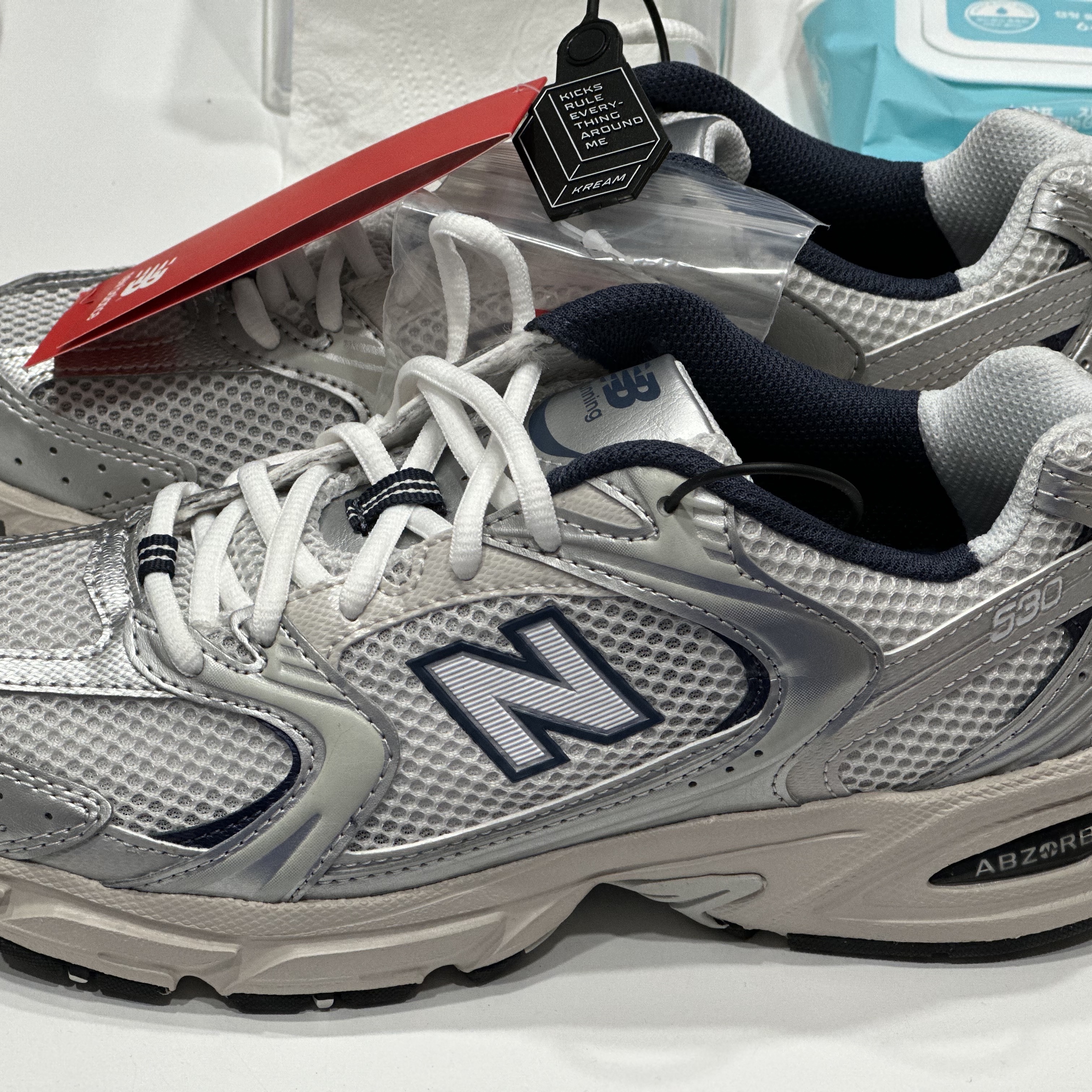 New Balance 530 Steel Grey 착용 스타일 - 2