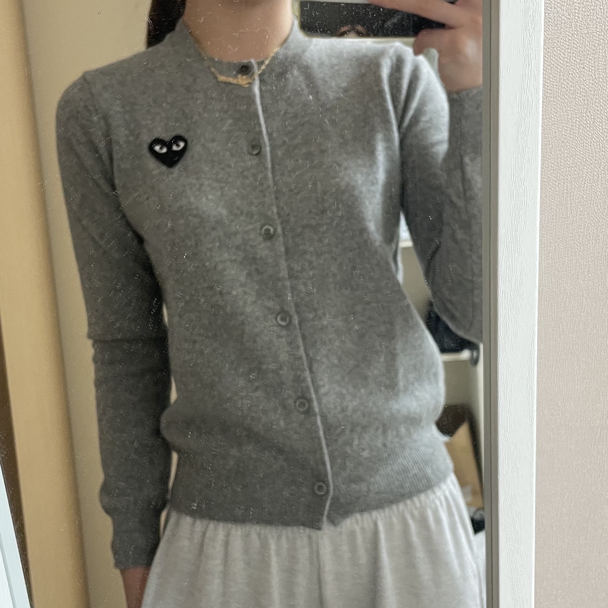 (W) Play Comme des Garcons Black Heart Knit Cardigan Grey 착용 스타일