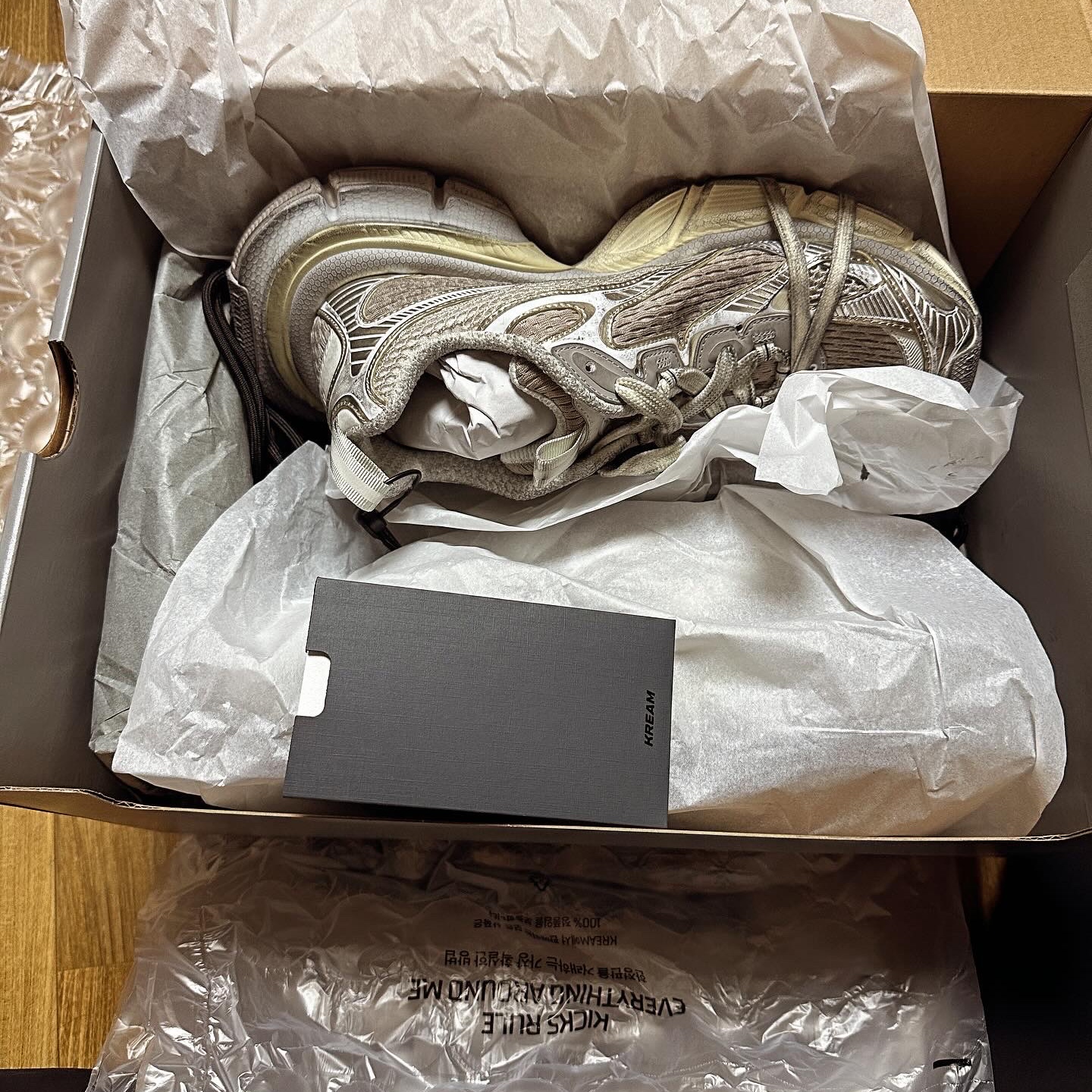 Balenciaga 3XL Sneakers Light Beige 착용 스타일 - 1