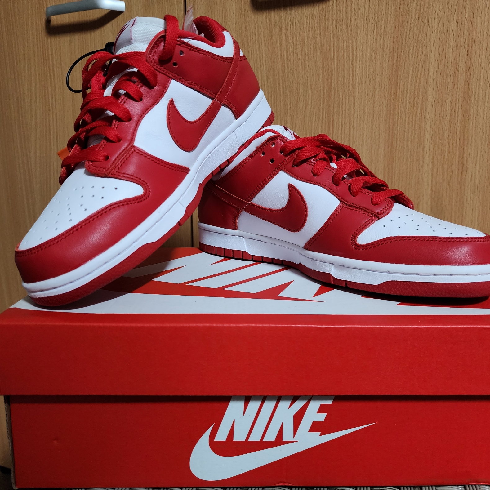 Nike Dunk Low SP White and University Red 2023 착용 스타일 - 1