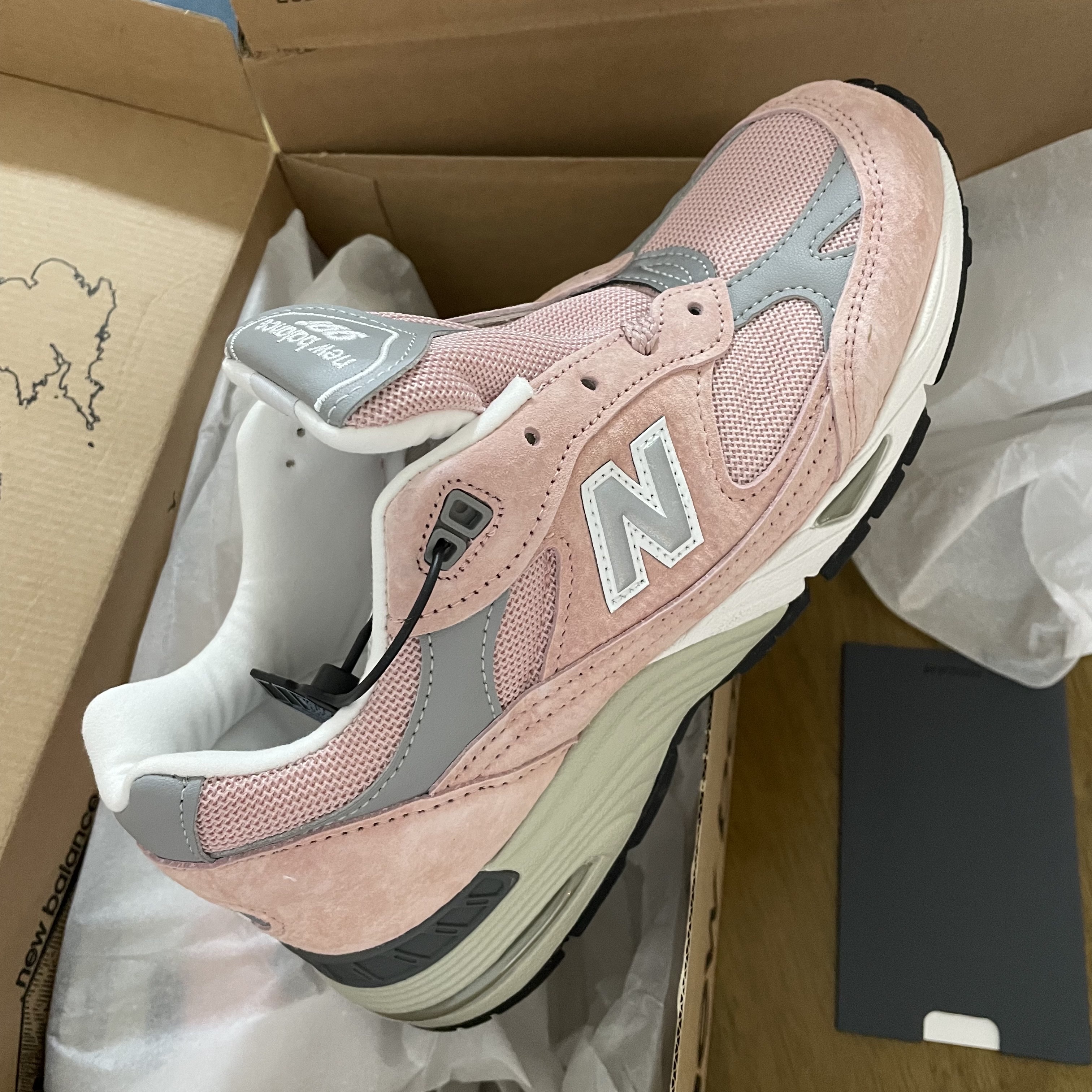 (W) New Balance 991 Made in UK Shy Pink 착용 스타일