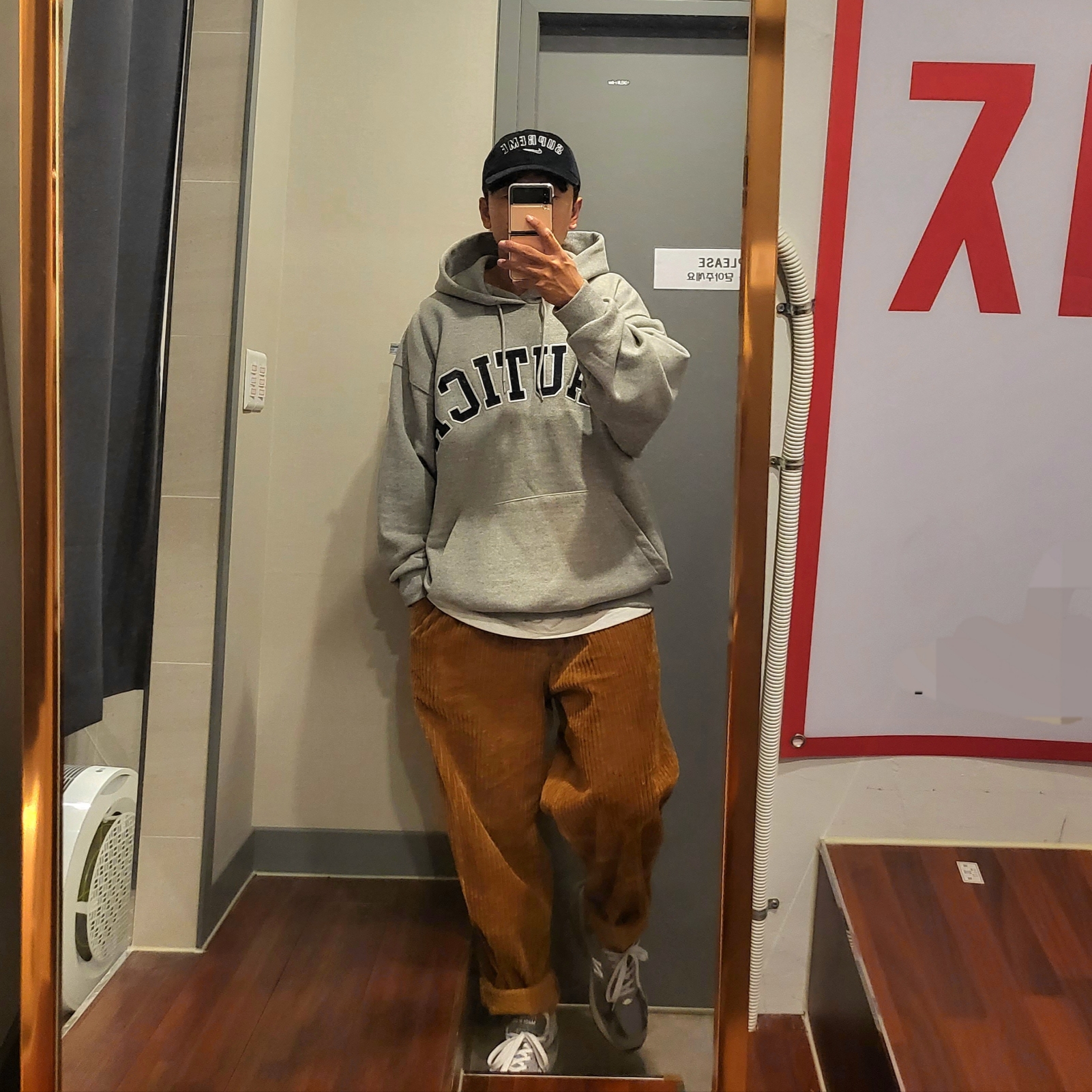 Supreme x Nike Arc Corduroy 6-Panel Black - 22SS, New Balance 993 Made in USA Grey - D Standard 착용 스타일 - 3
