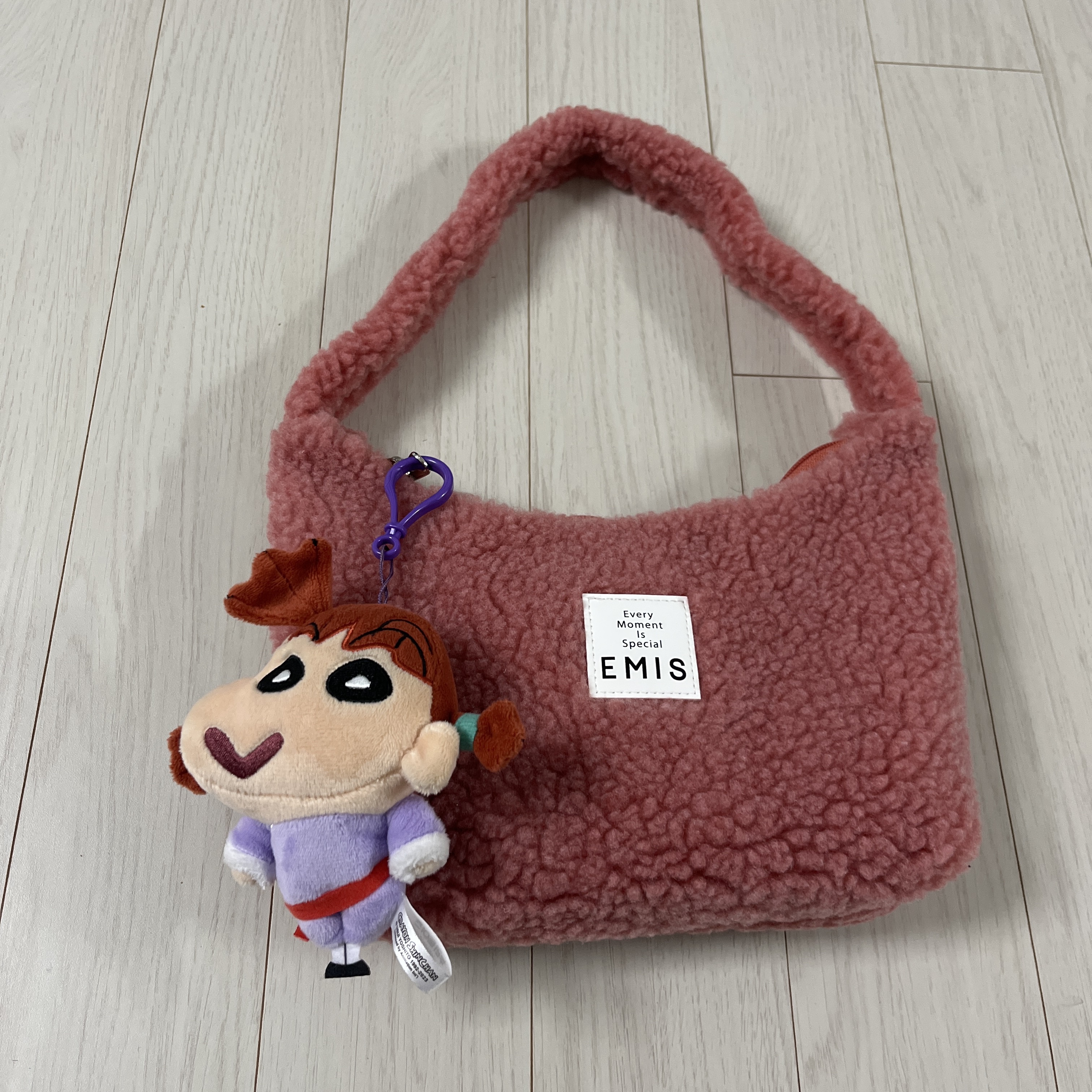 Emis Boucle Hobo Bag Pink 착용 스타일