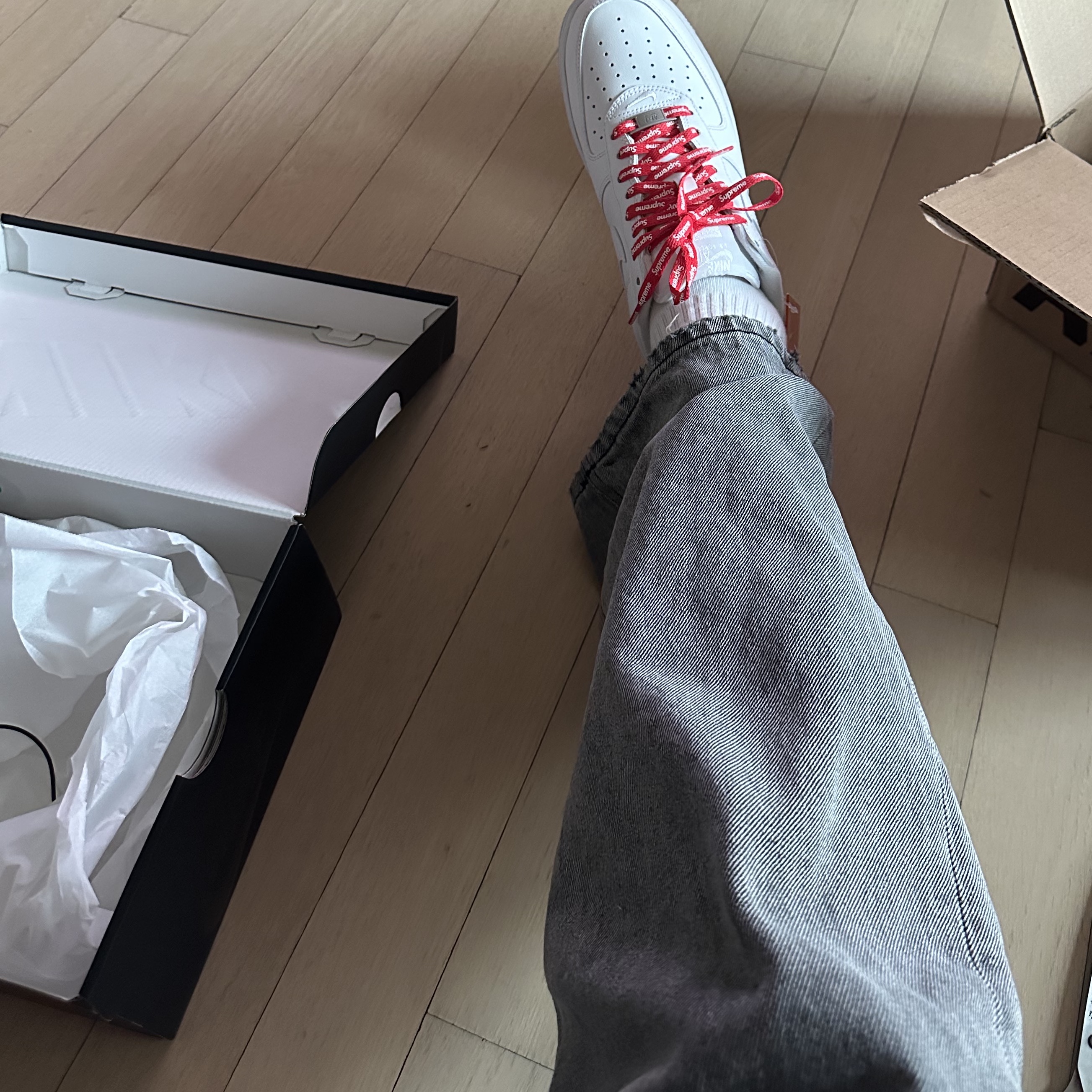 Nike x Supreme Air Force 1 Low White 착용 스타일 - 1