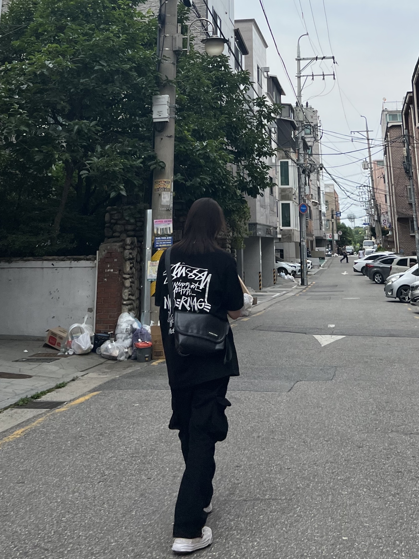 Stussy Modern Age T-Shirt Black, Maison Mihara Yasuhiro Hank OG Sole Canvas Low-top Sneakers White 착용 스타일 - 1