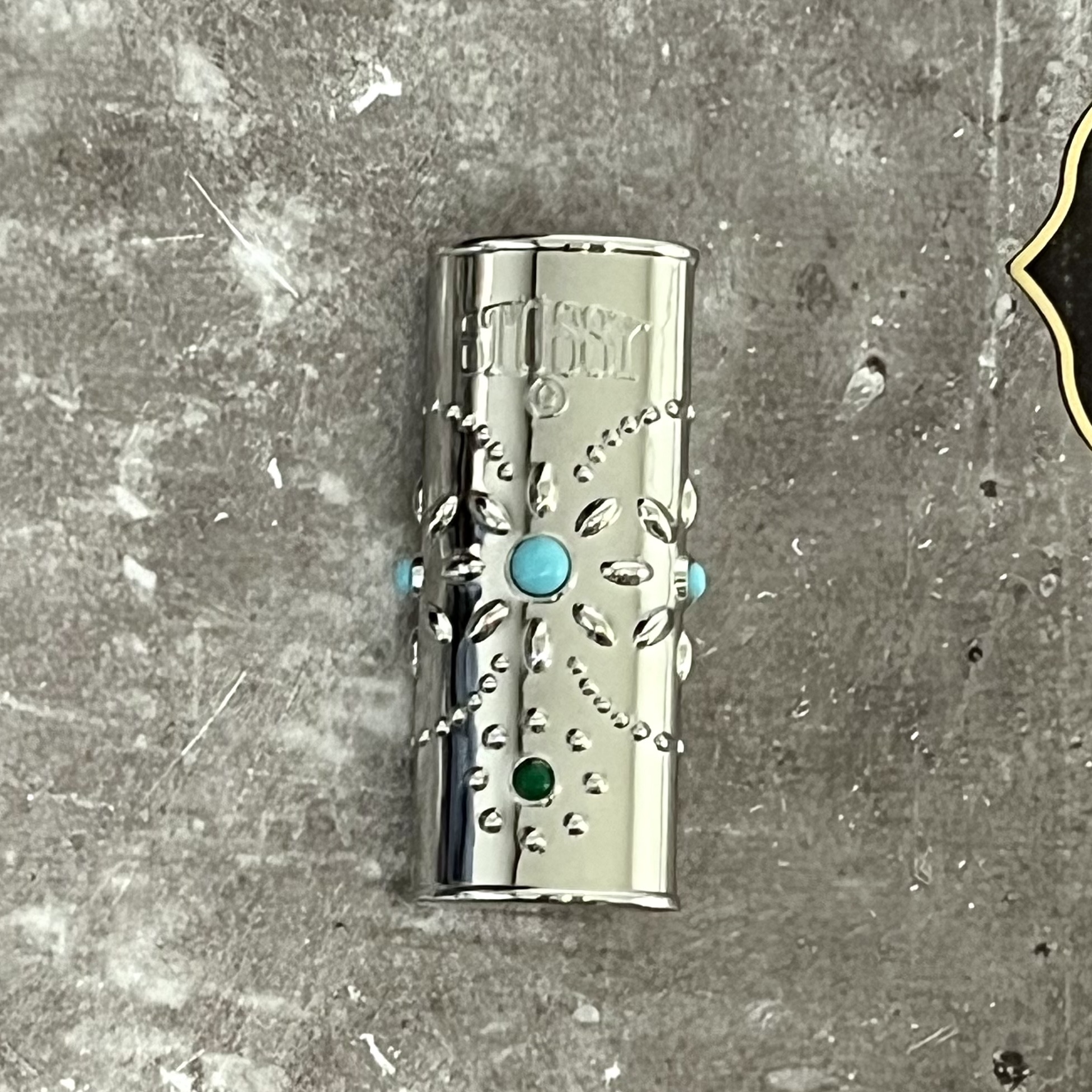 Stussy Metal Bejeweled Lighter Case Silver 착용 스타일 - 1