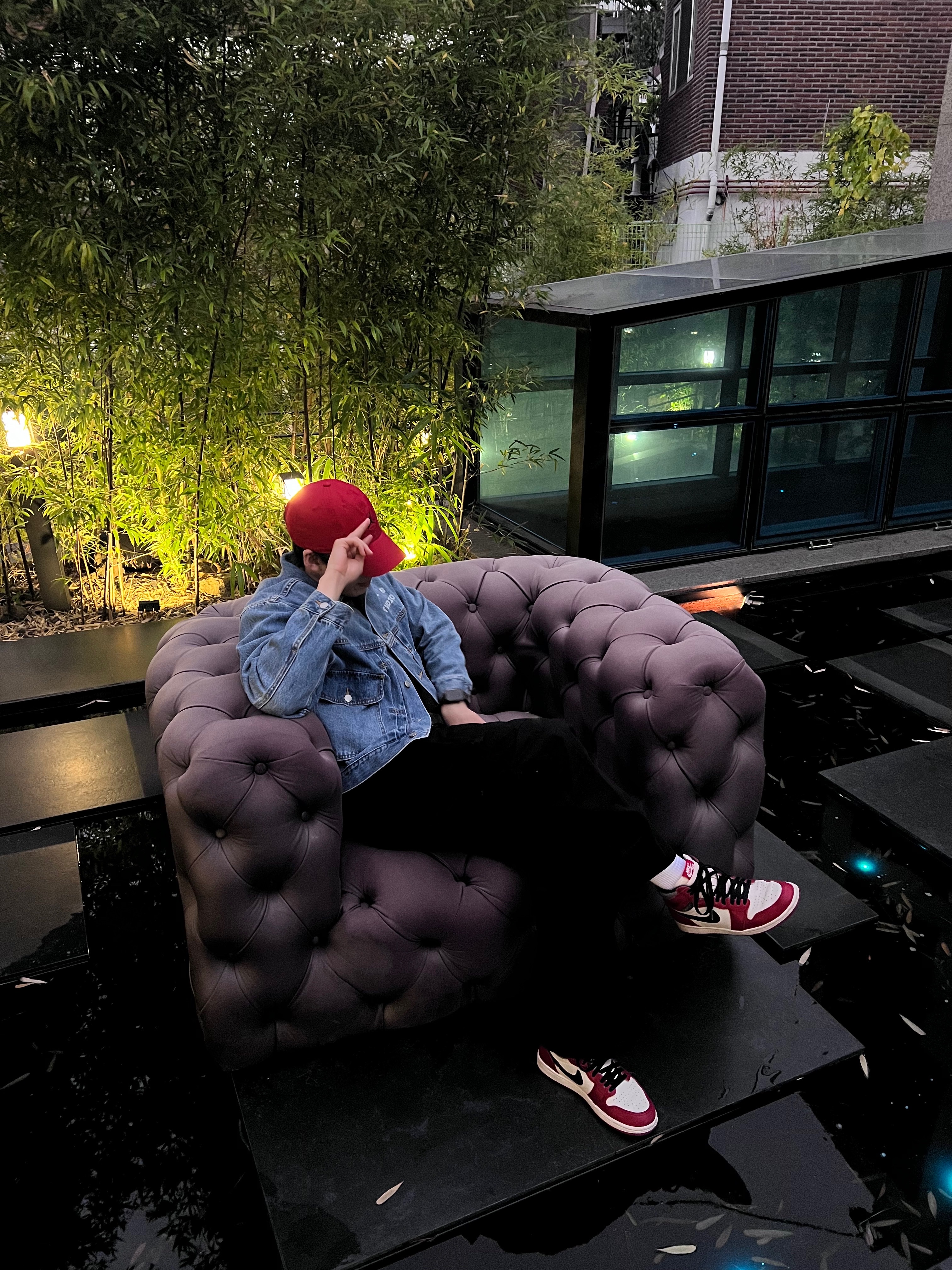 IAB Studio x Lee Denim Jacket Indigo Indigo Medium, Jordan 1 Retro High OG Chicago 2022 착용 스타일