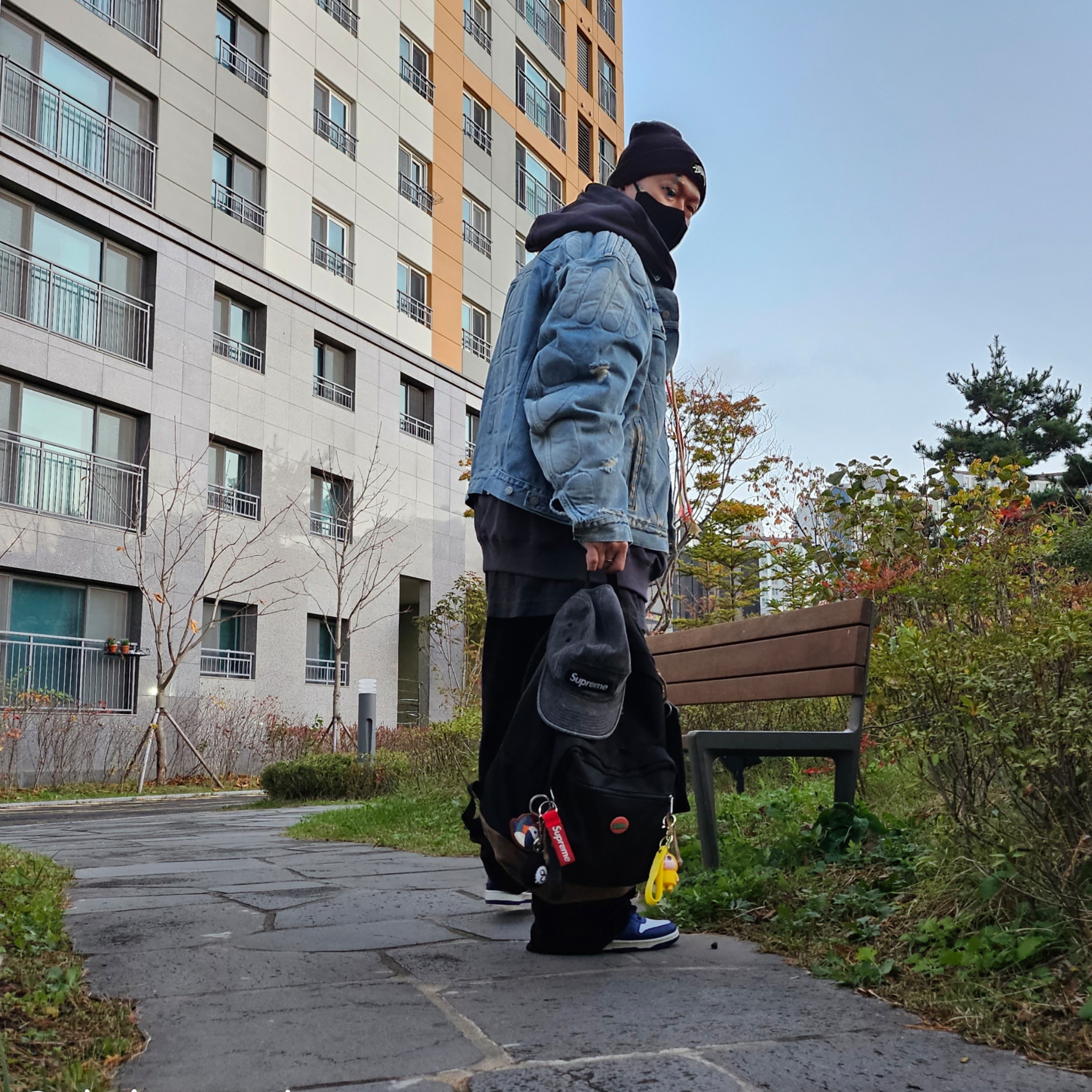 Yeezy Gap Engineered By Balenciaga Padded Denim Jacket Blue, Supreme Denim Camp Cap Washed Black - 22FW 착용 스타일 - 1