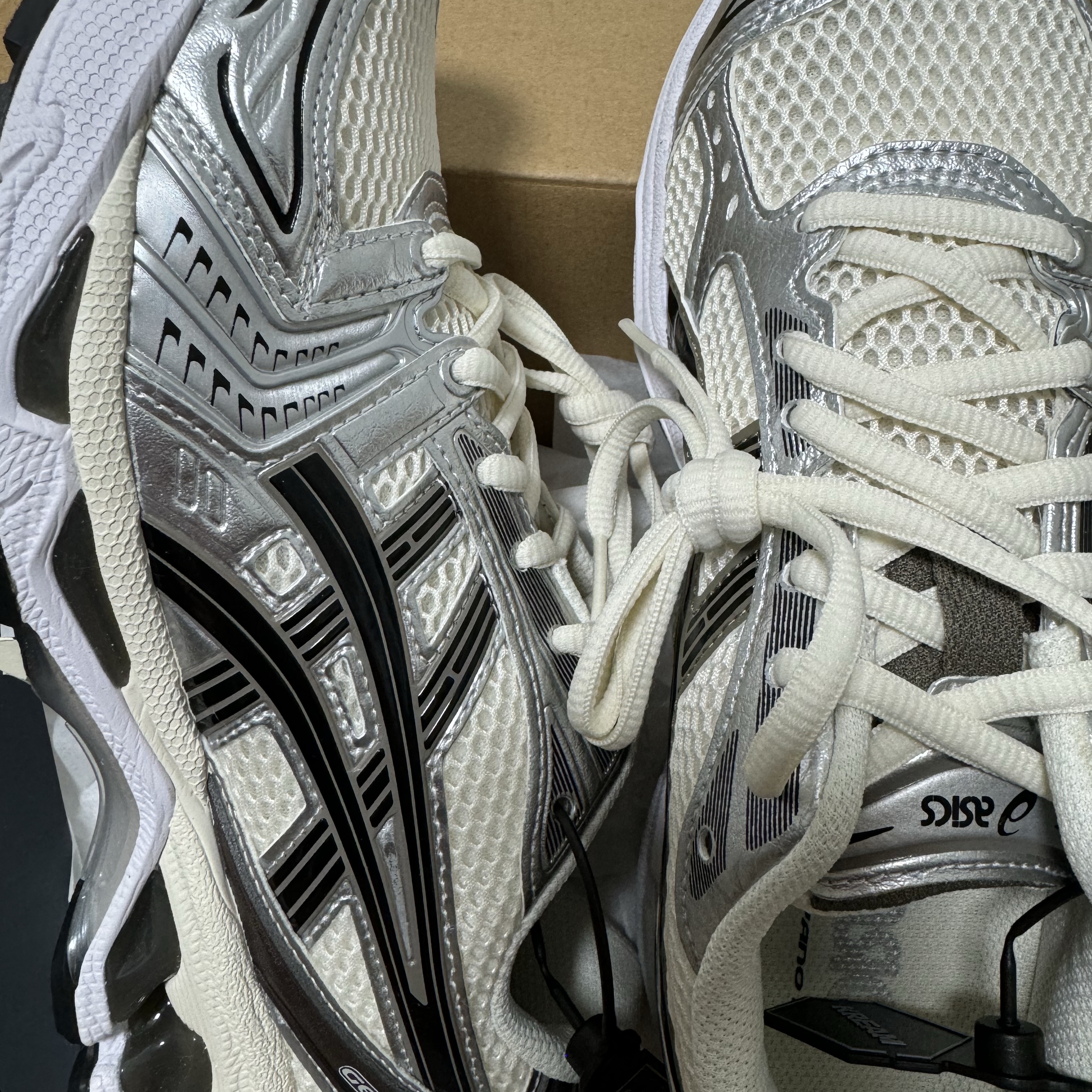 Asics Gel-Kayano 14 Cream Black 착용 스타일