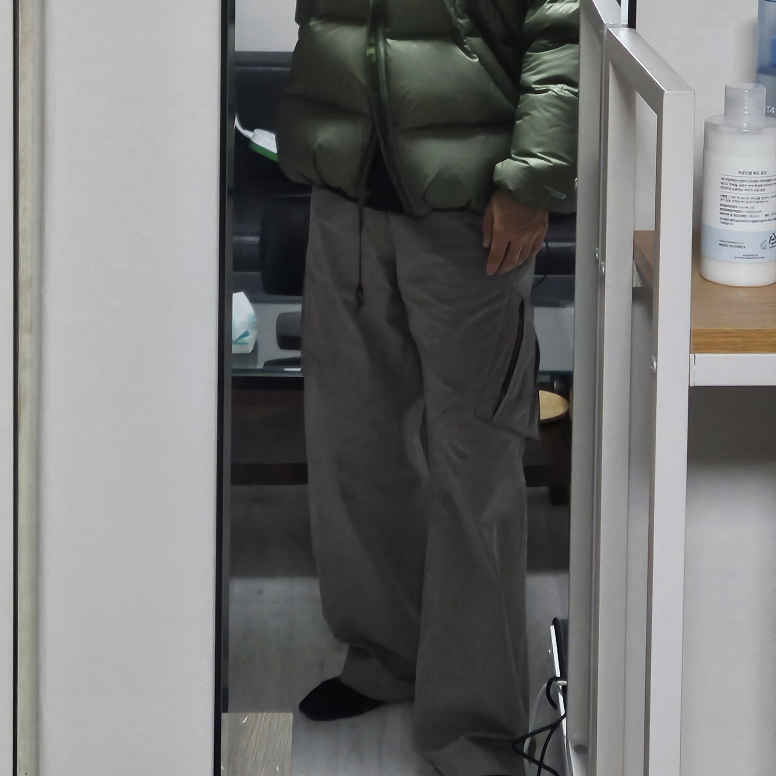 Palace Pertex Frost Balaclava Puffa Olive - 22FW 착용 스타일 - 1