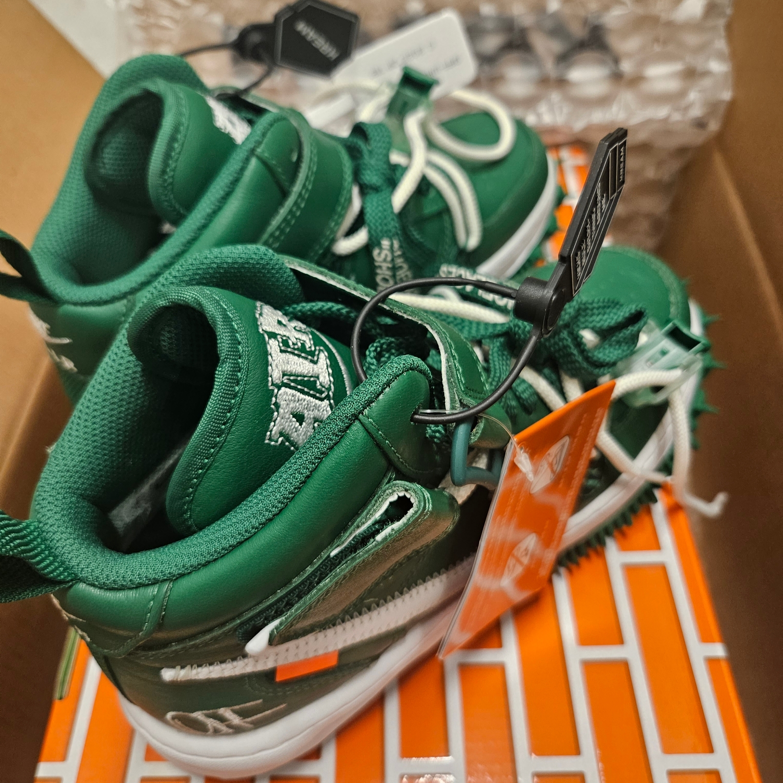 Nike x Off-White Air Force 1 Mid SP Leather Pine Green 착용 스타일 - 3