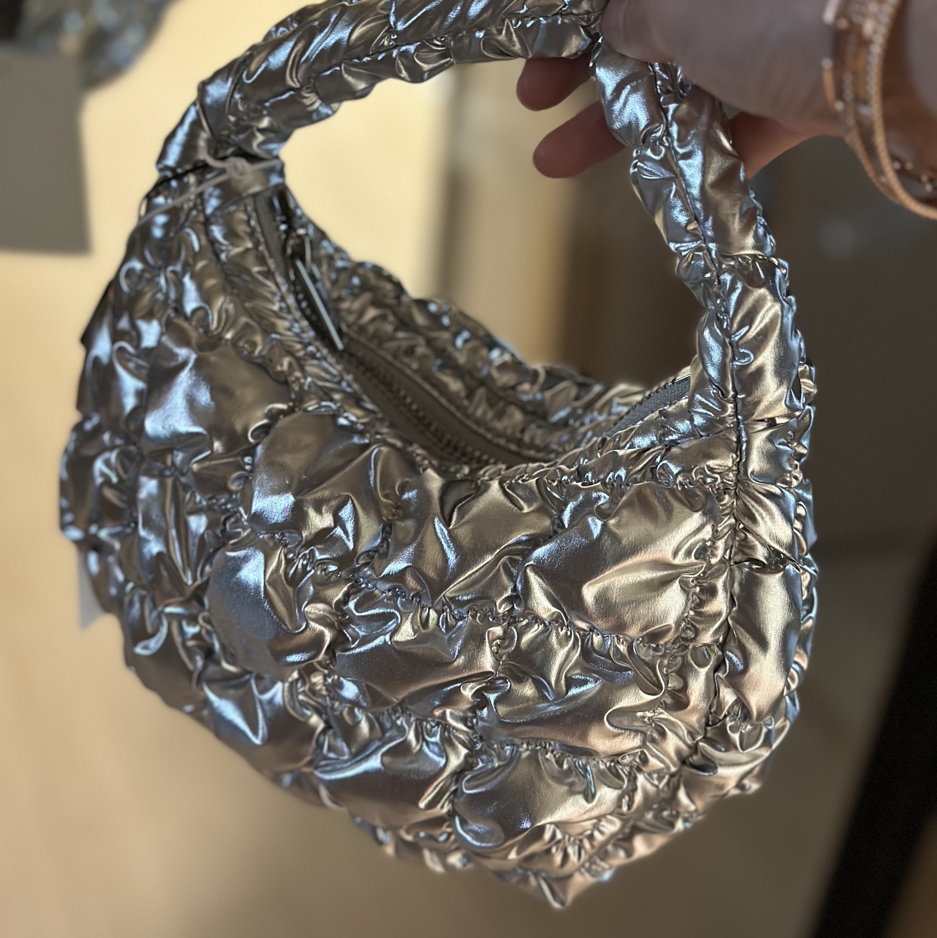 COS Quilted Micro Bag Silver 착용 스타일