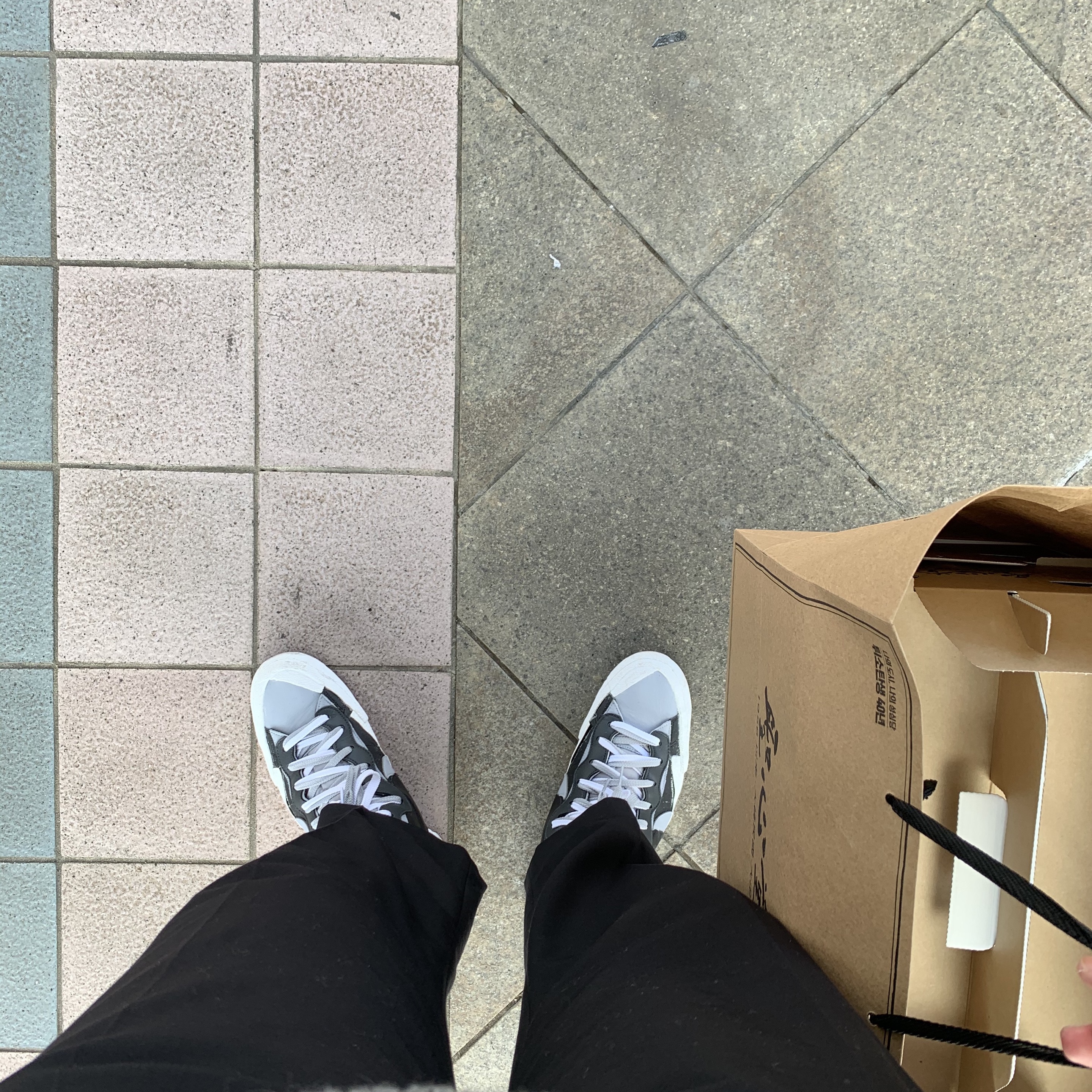 Nike x Sacai Blazer Mid Black Grey 착용 스타일