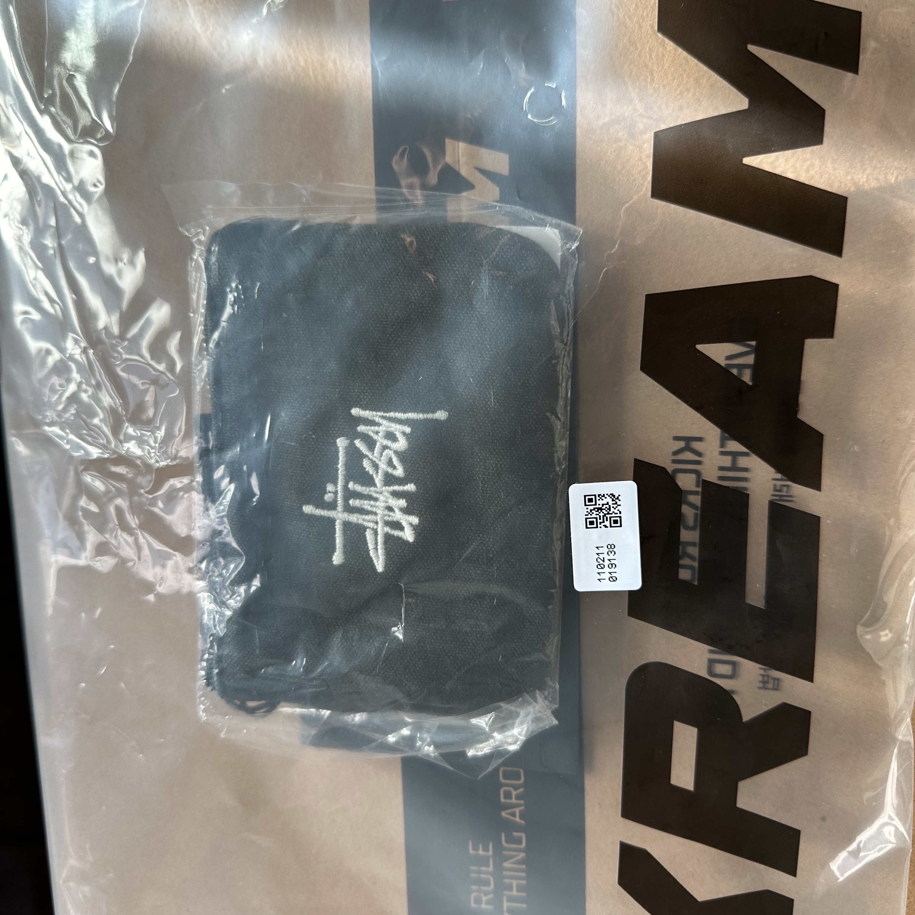Stussy Canvas Coin Pouch Washed Black 착용 스타일 - 2