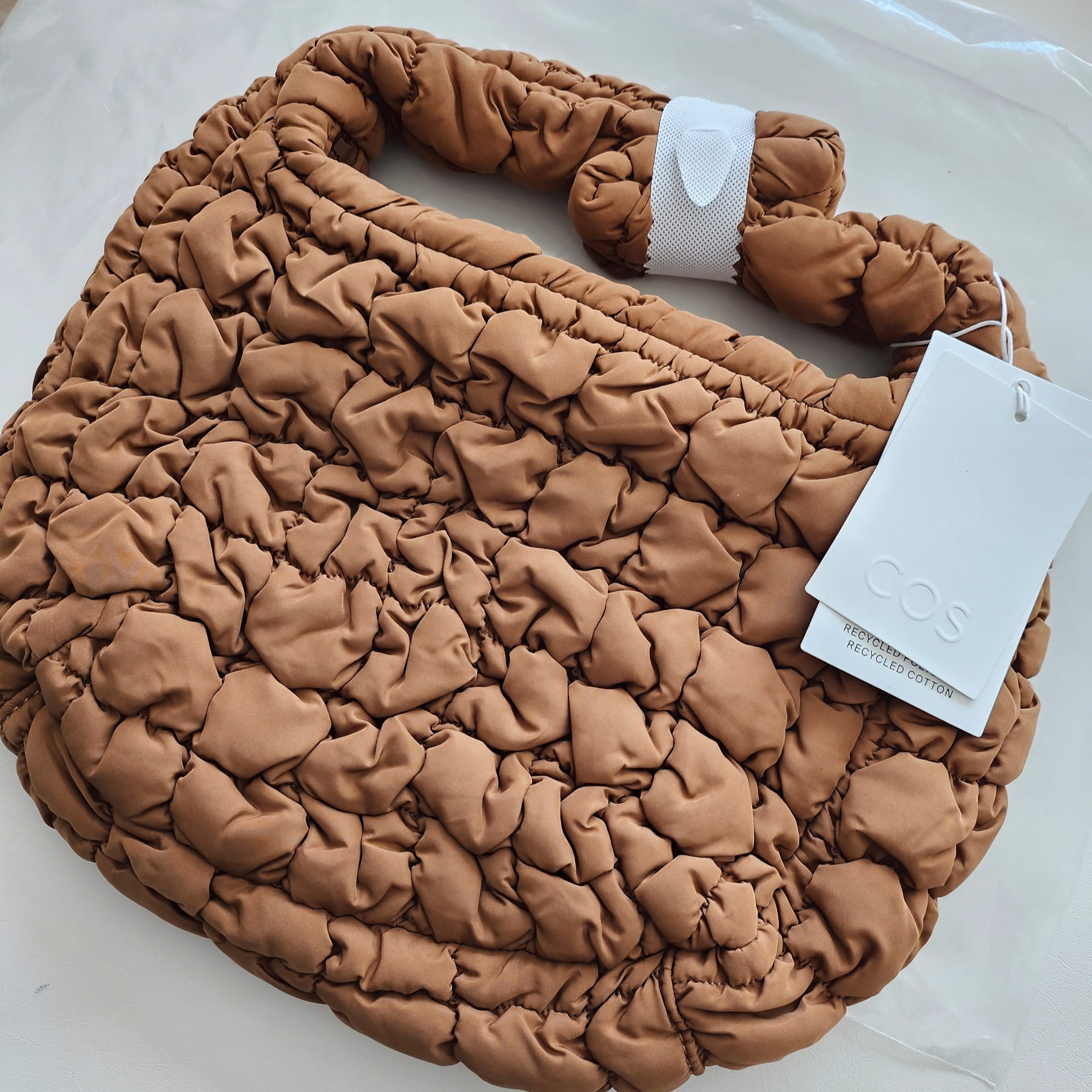 COS Quilted Mini Bag Brown 착용 스타일