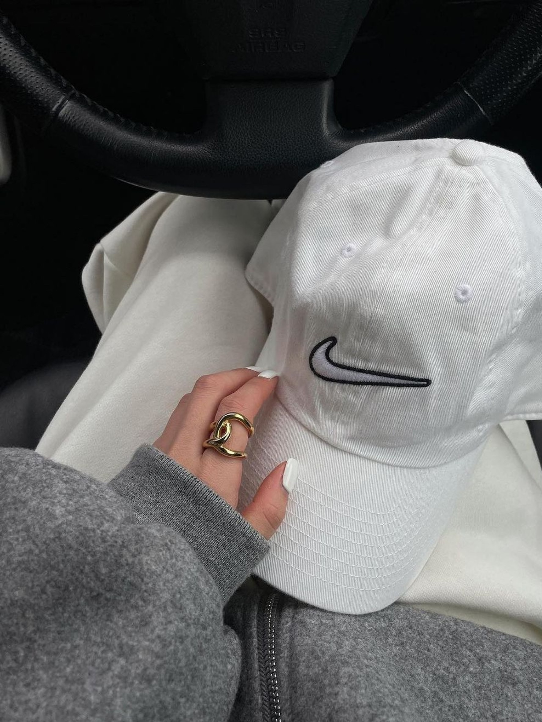 Celine Baseball Cap in Cotton Black, (W) Isabel Marant Tyron Logo Cap Ecru Black - 23FW 착용 스타일 - 4