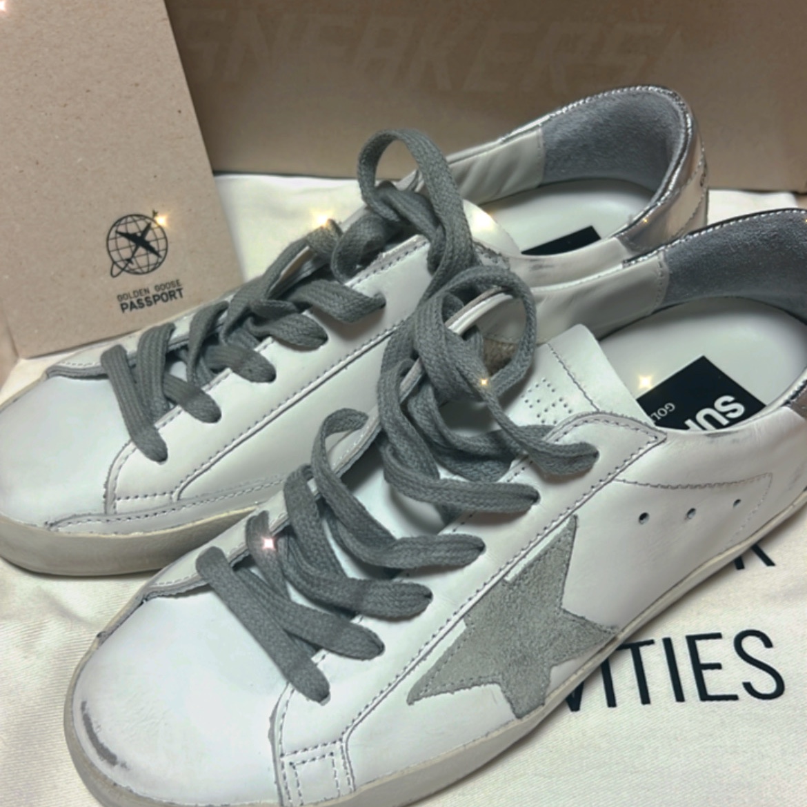 (W) Golden Goose Superstar White Silver Heel Tab Sneakers, (W) Golden Goose Superstar White Black Heel Tab Sneakers 착용 스타일 - 1