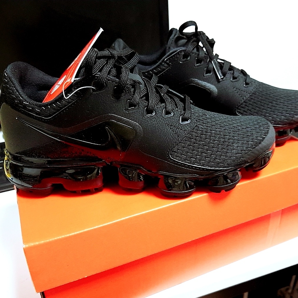 Nike Air VaporMax CS Triple Black 착용 스타일