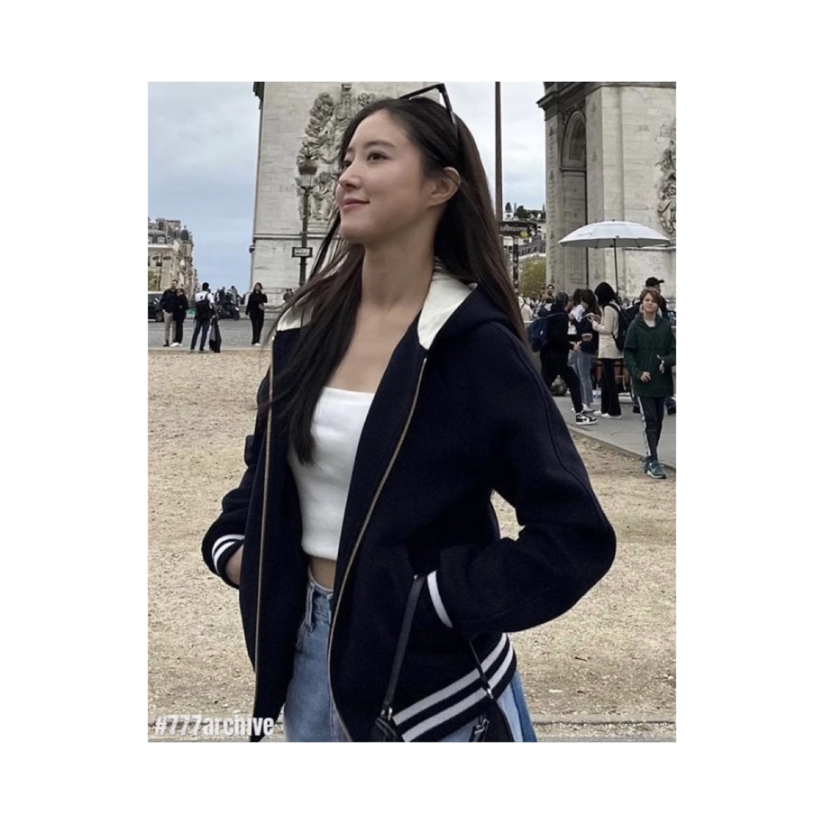 (W) Celine Hooded Teddy Jacket in Double Face Cashmere Navy 착용 스타일 - 1