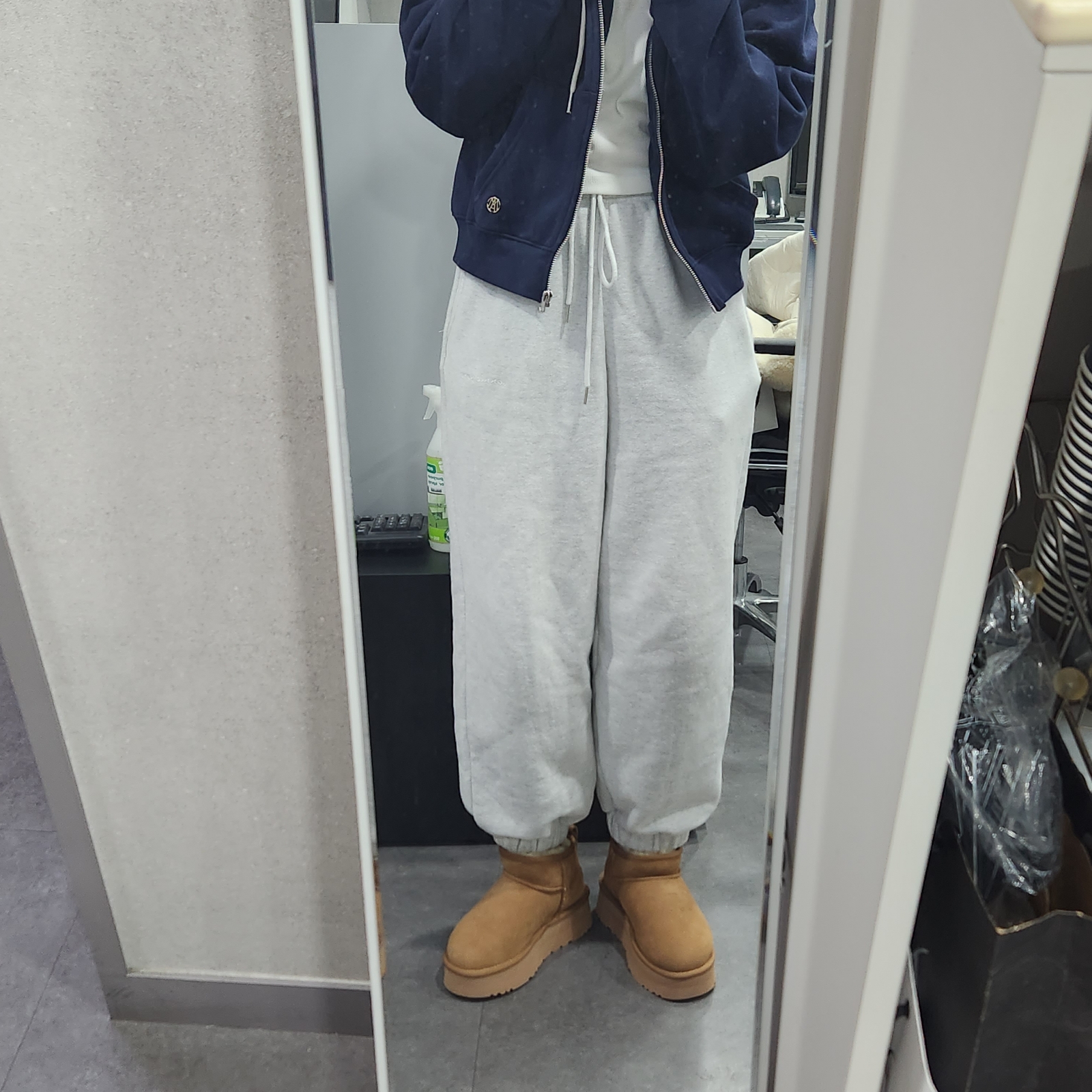 (W) UGG Classic Ultra Mini Platform Boots Chestnut 착용 스타일 - 2