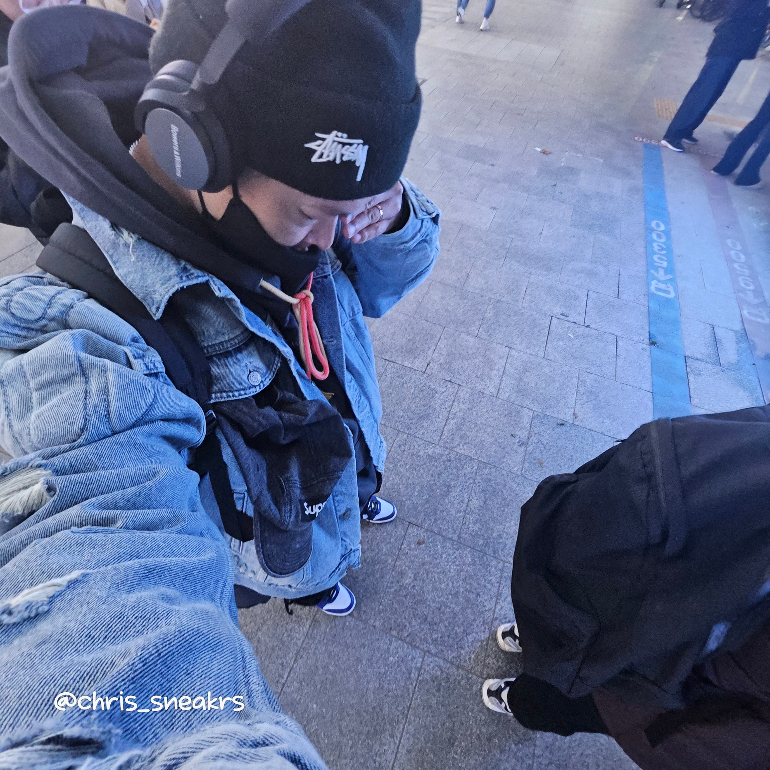 Yeezy Gap Engineered By Balenciaga Padded Denim Jacket Blue, Supreme Denim Camp Cap Washed Black - 22FW 착용 스타일 - 4
