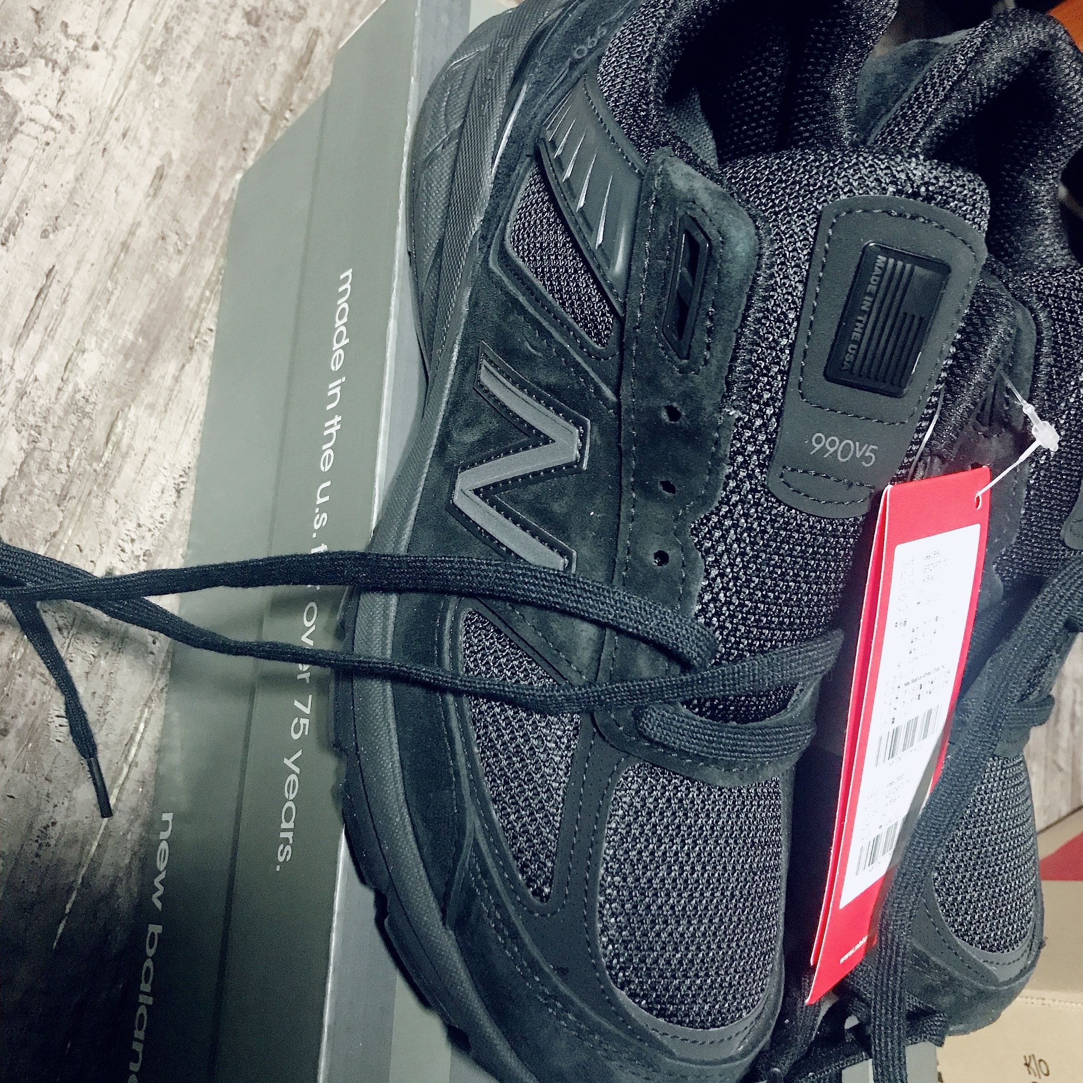 New Balance 990v5 Made in USA Triple Black - D Standard 착용 스타일 - 2