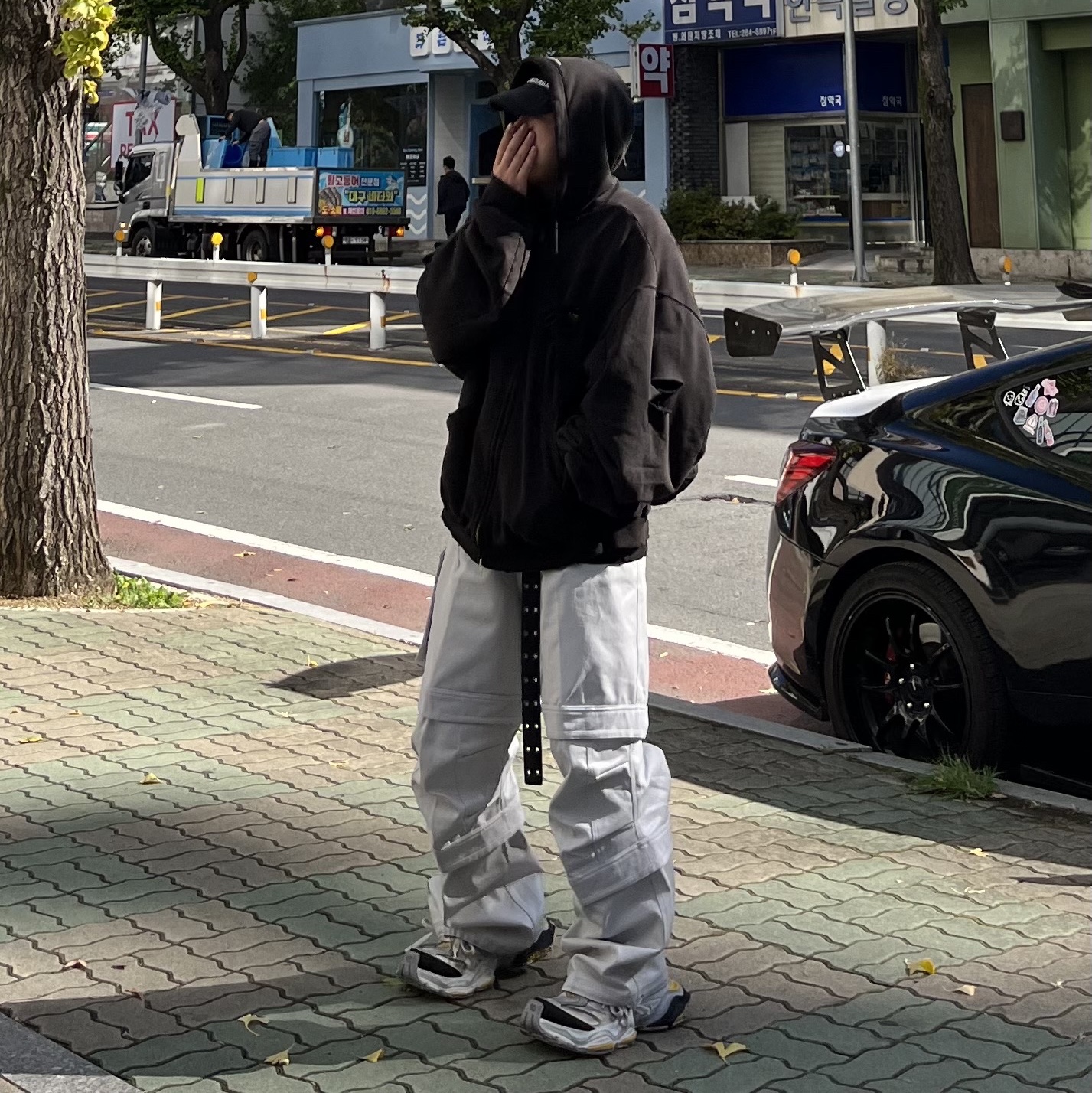 Farfromwhat Far Layered Work Pants White, Balenciaga Cargo Sneakers Grey Black Yellow 착용 스타일