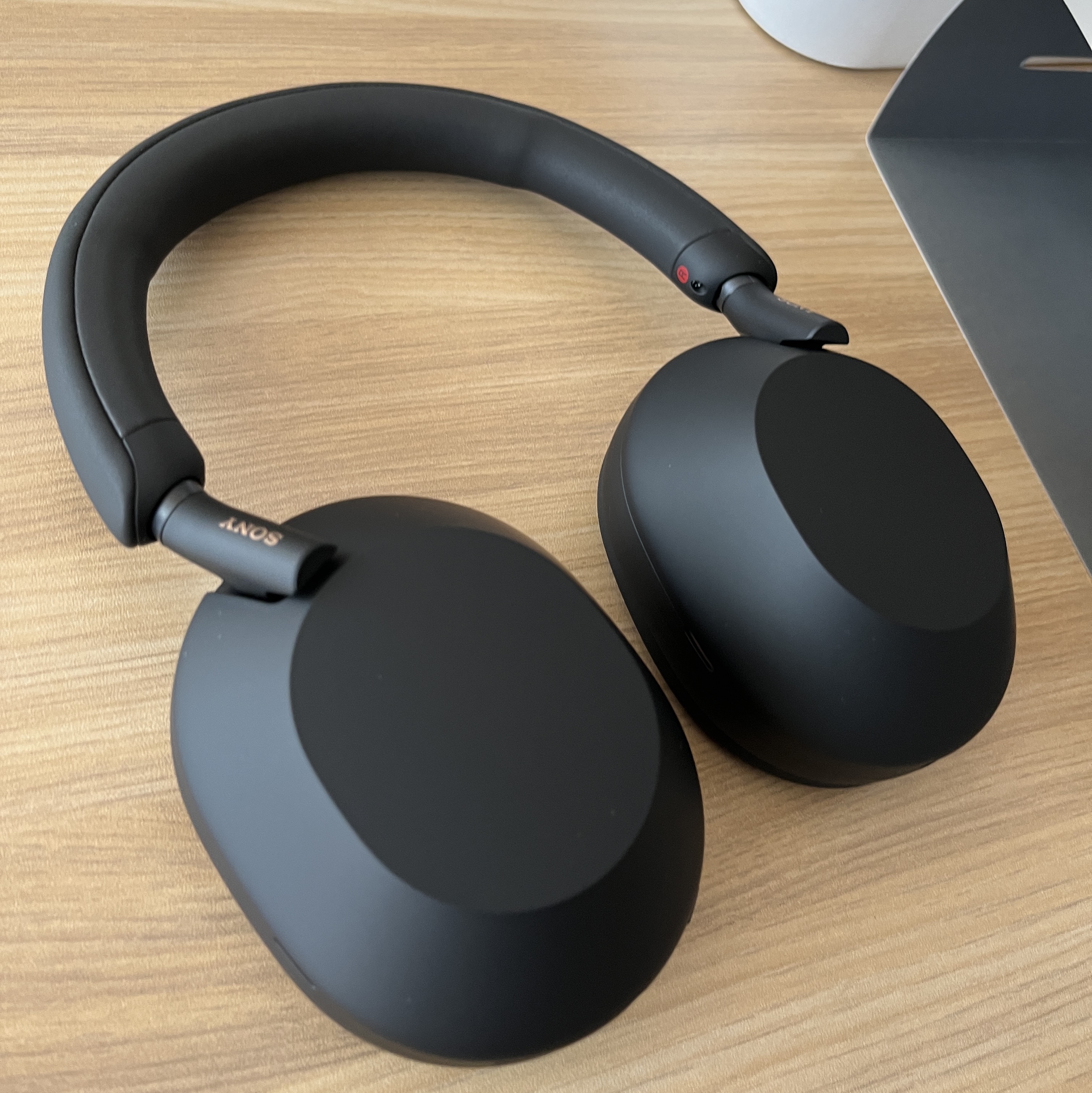 Sony WH-1000XM5 Black (Korean Ver.) 착용 스타일 - 3