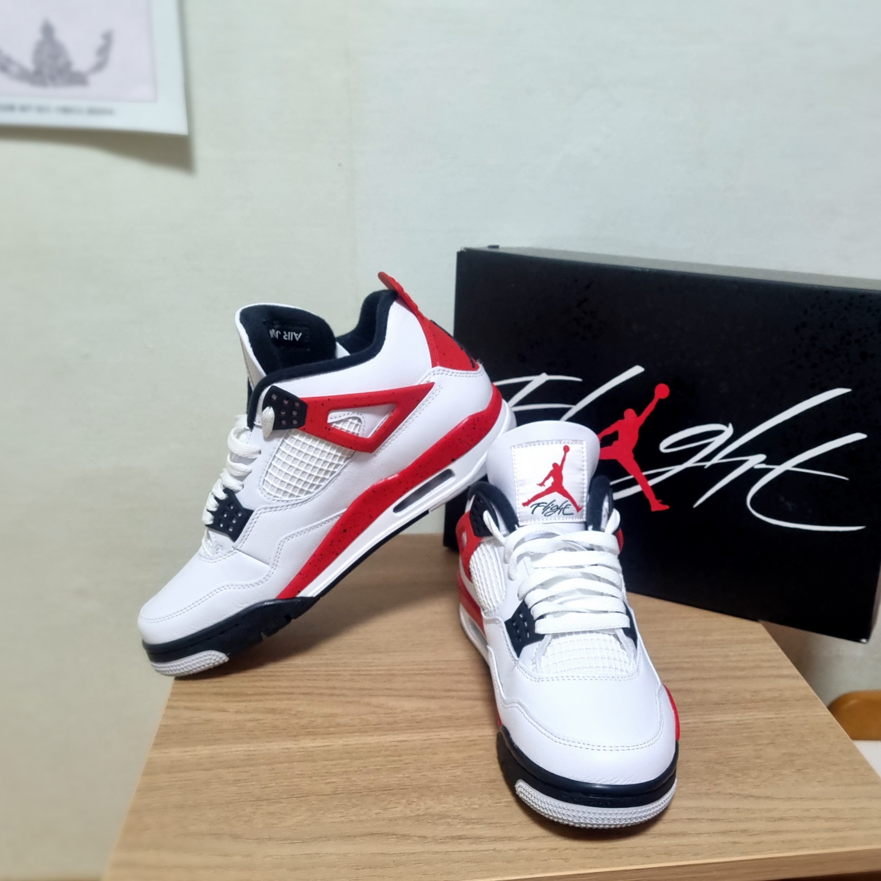 Jordan 4 Retro Red Cement 착용 스타일 - 3