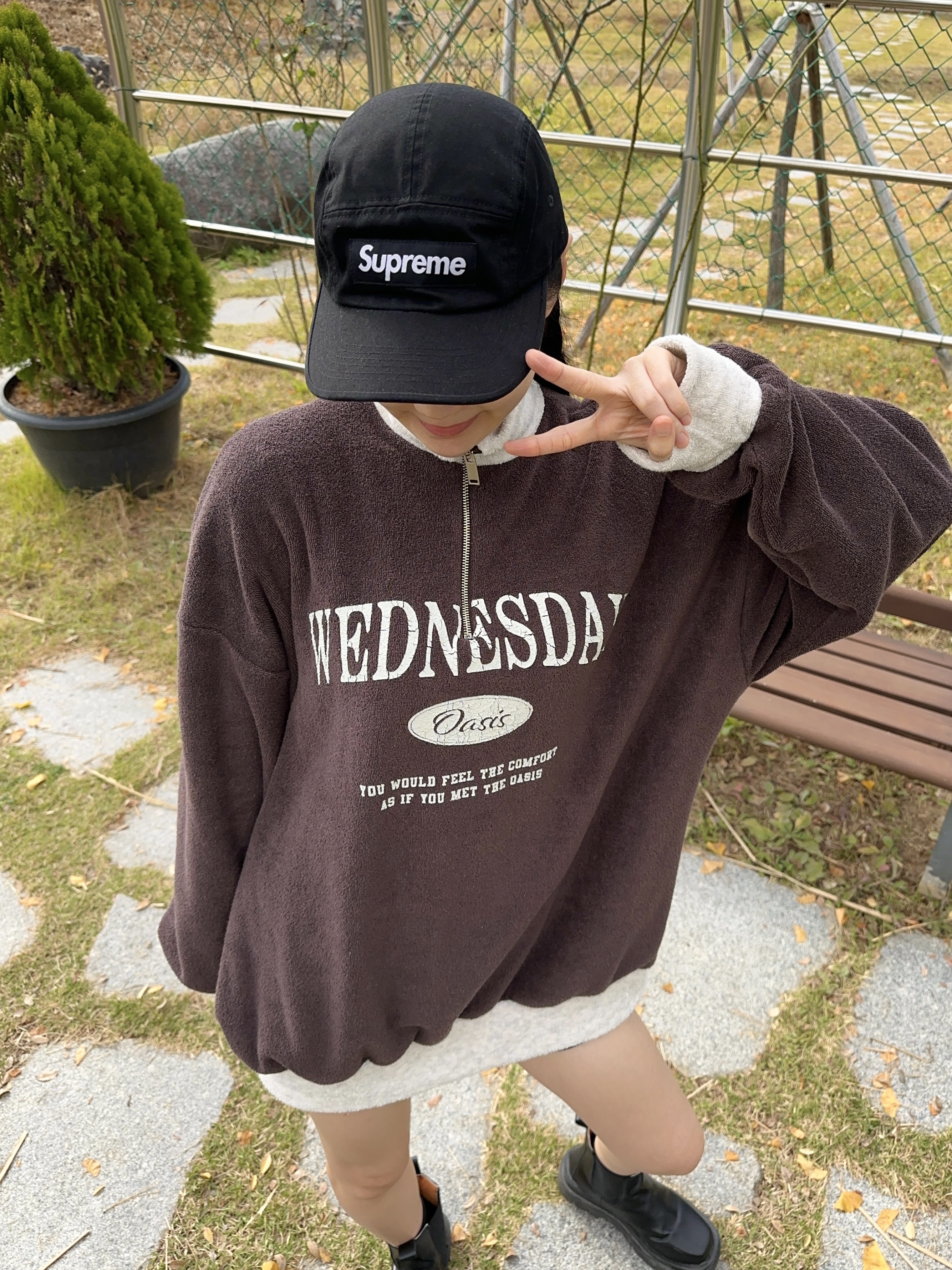 Supreme Washed Chino Twill Camp Cap Black 착용 스타일 - 3