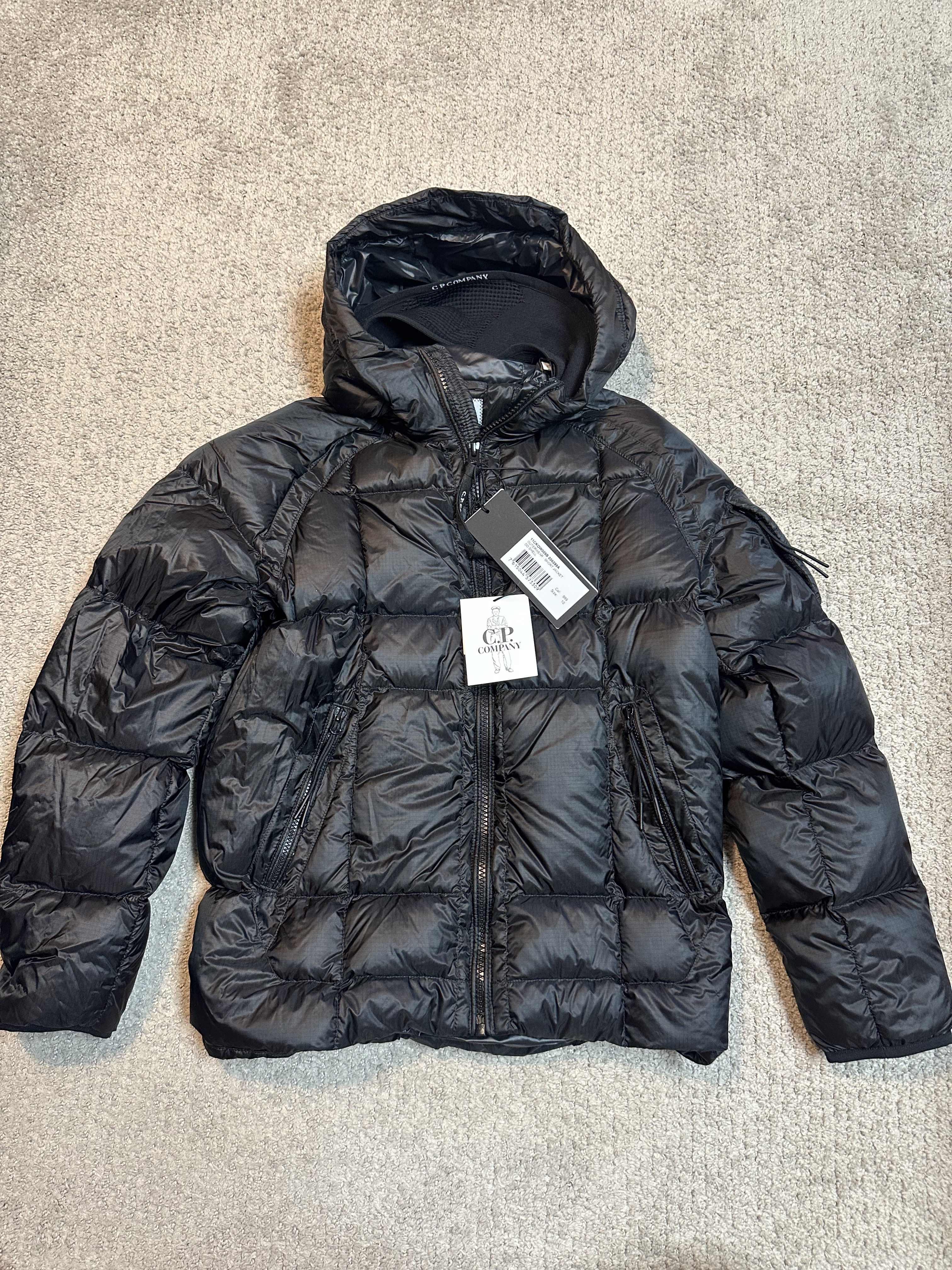 C.P. Company DD Shell Hooded Down Jacket Black - 22FW 착용 스타일 - 1