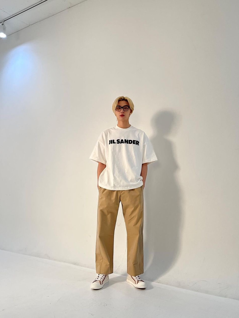 Jil Sander Logo T-Shirt Natural 착용 스타일