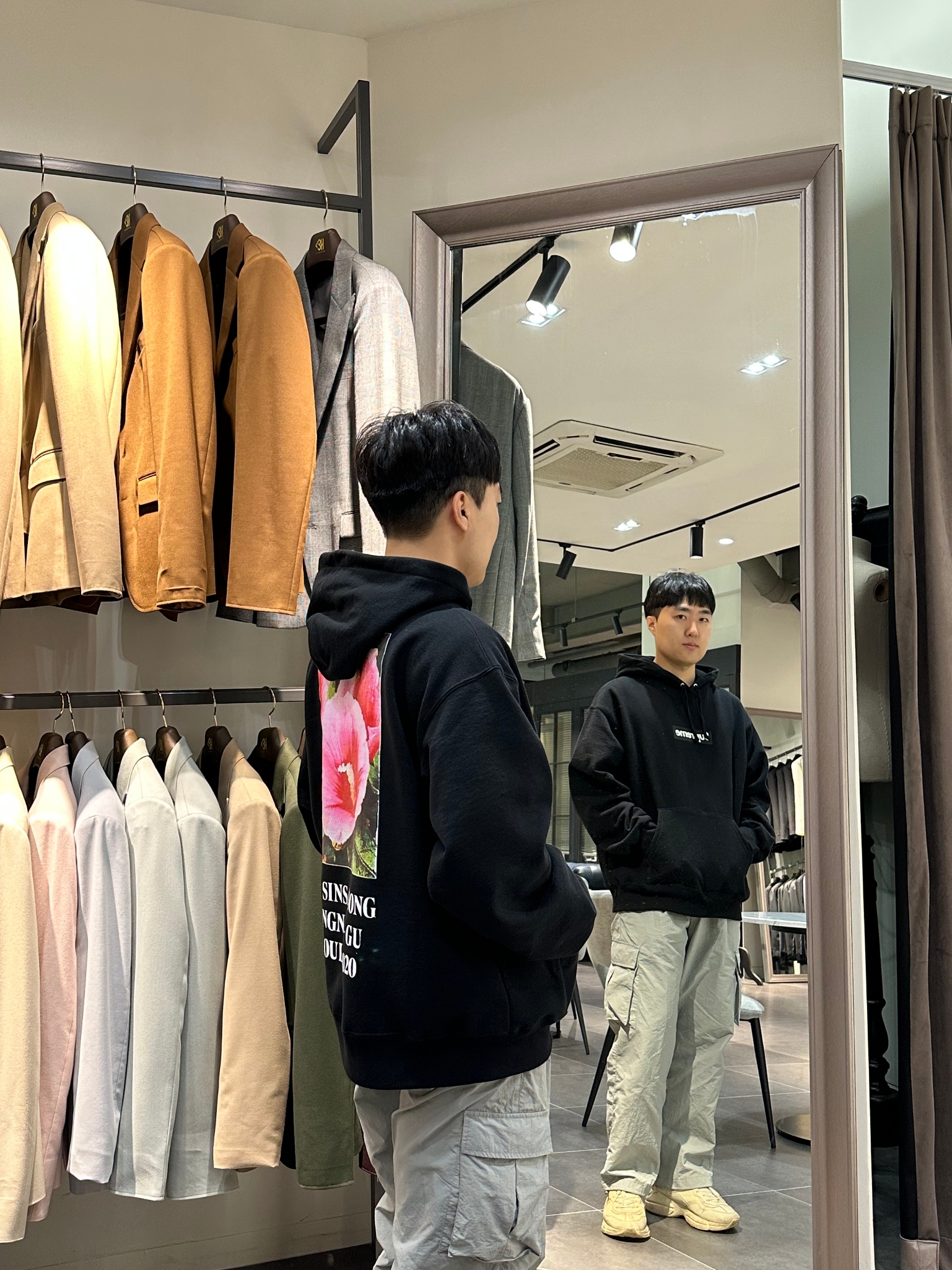 Supreme Seoul Box Logo Hooded Sweatshirt Black - 23FW, Gucci Rhyton Leather Sneakers Square Logo 착용 스타일