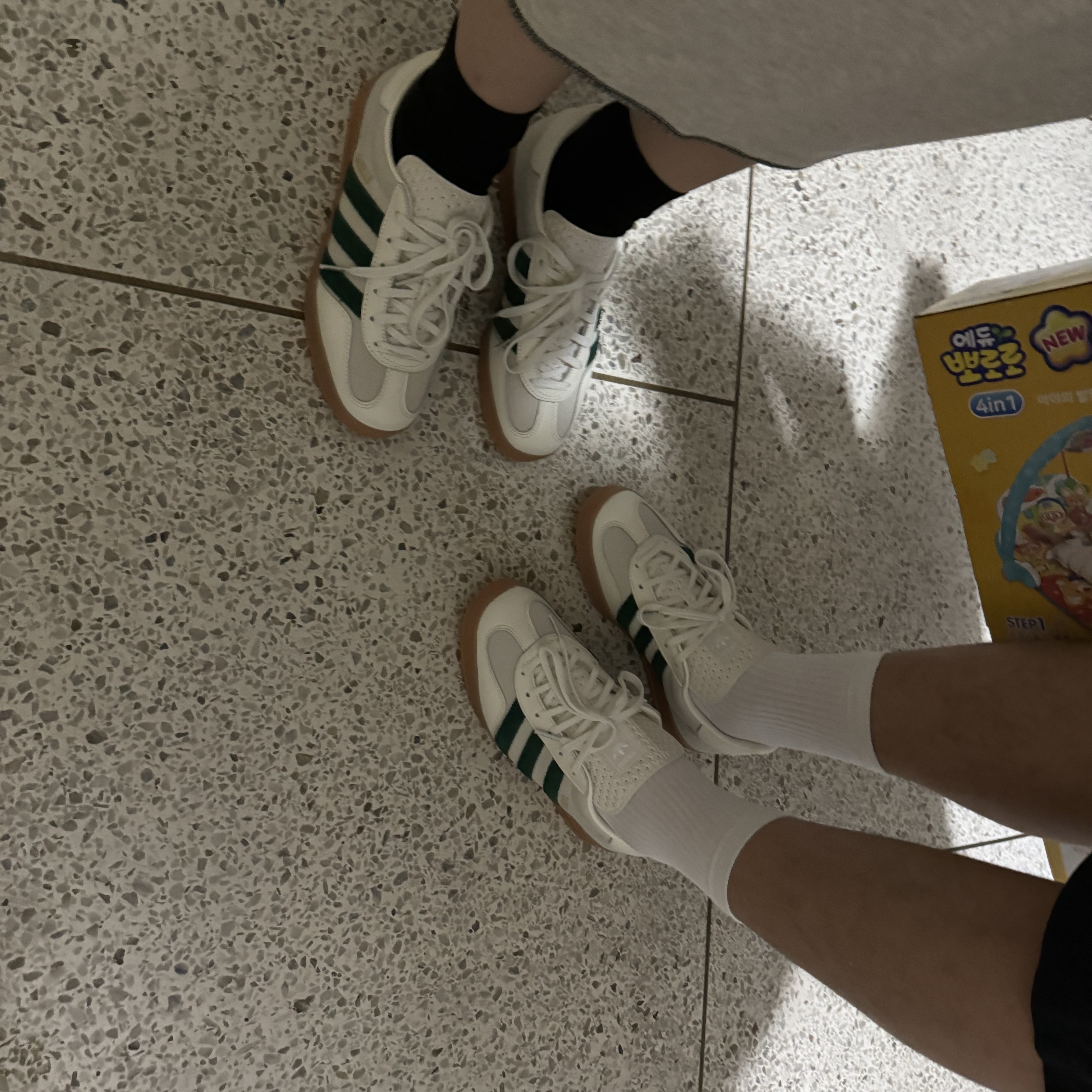Adidas x Emmi Gazelle Indoor Off White Dark Green 착용 스타일