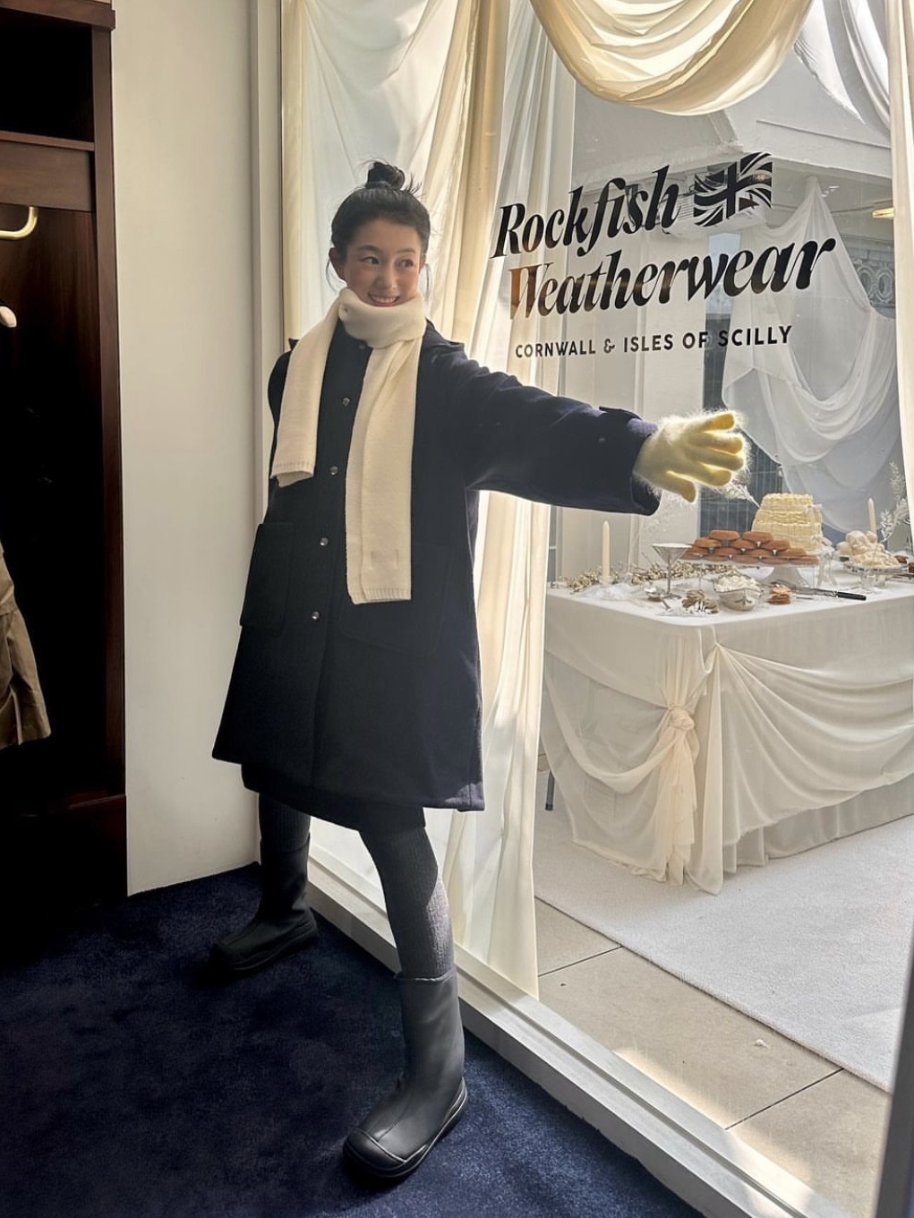 (W) Rockfishweatherwear Hayden Fold Down Winter Boots Black 착용 스타일