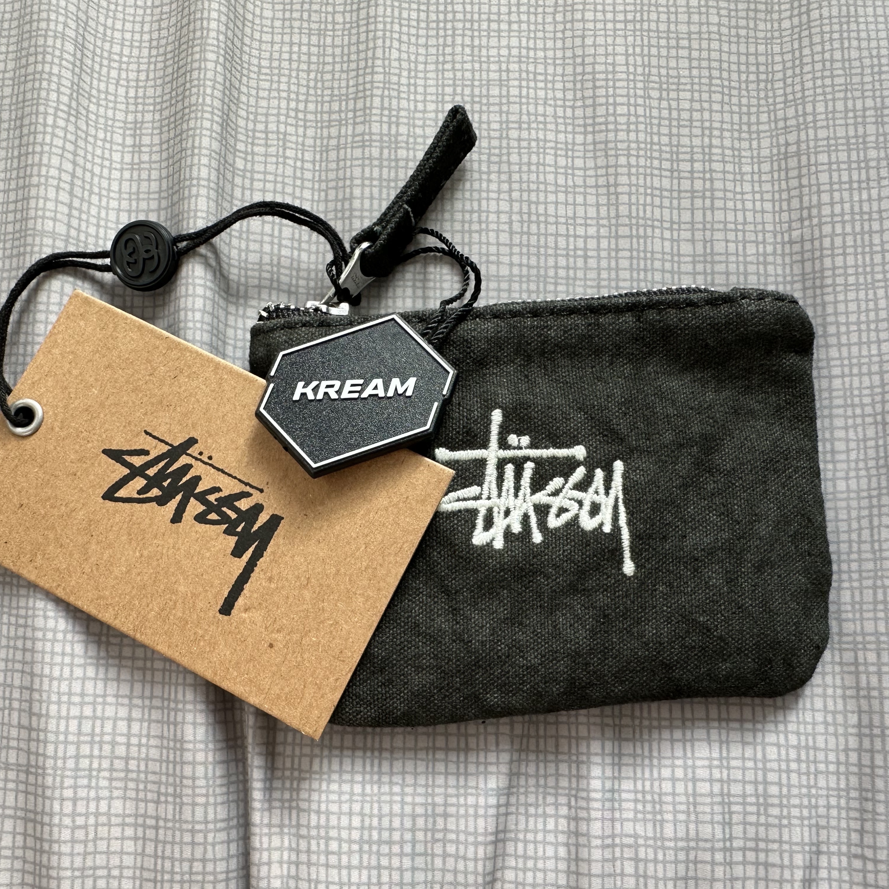 Stussy Canvas Coin Pouch Washed Black 착용 스타일 - 1