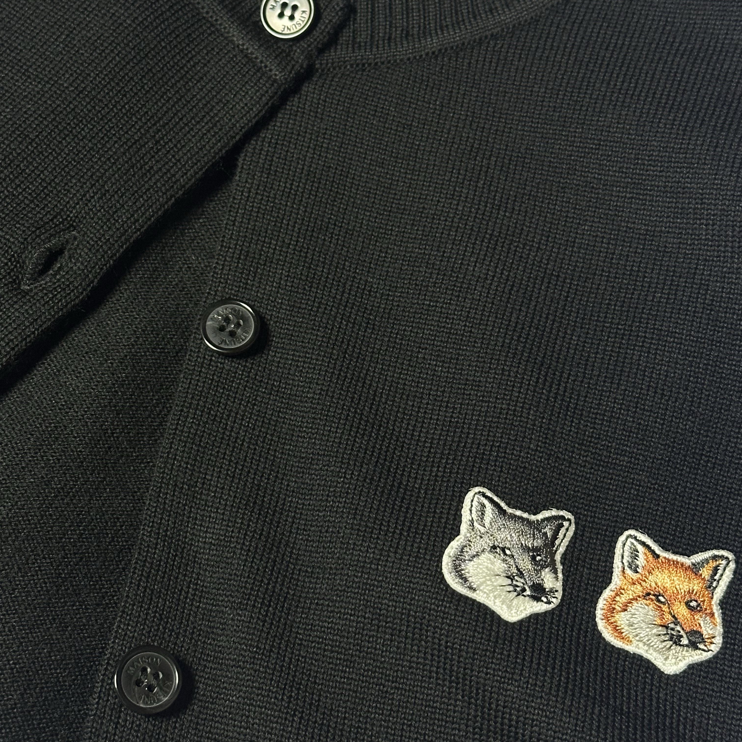(W) Maison Kitsune Double Fox Head Patch R-Neck Cardigan Black 착용 스타일