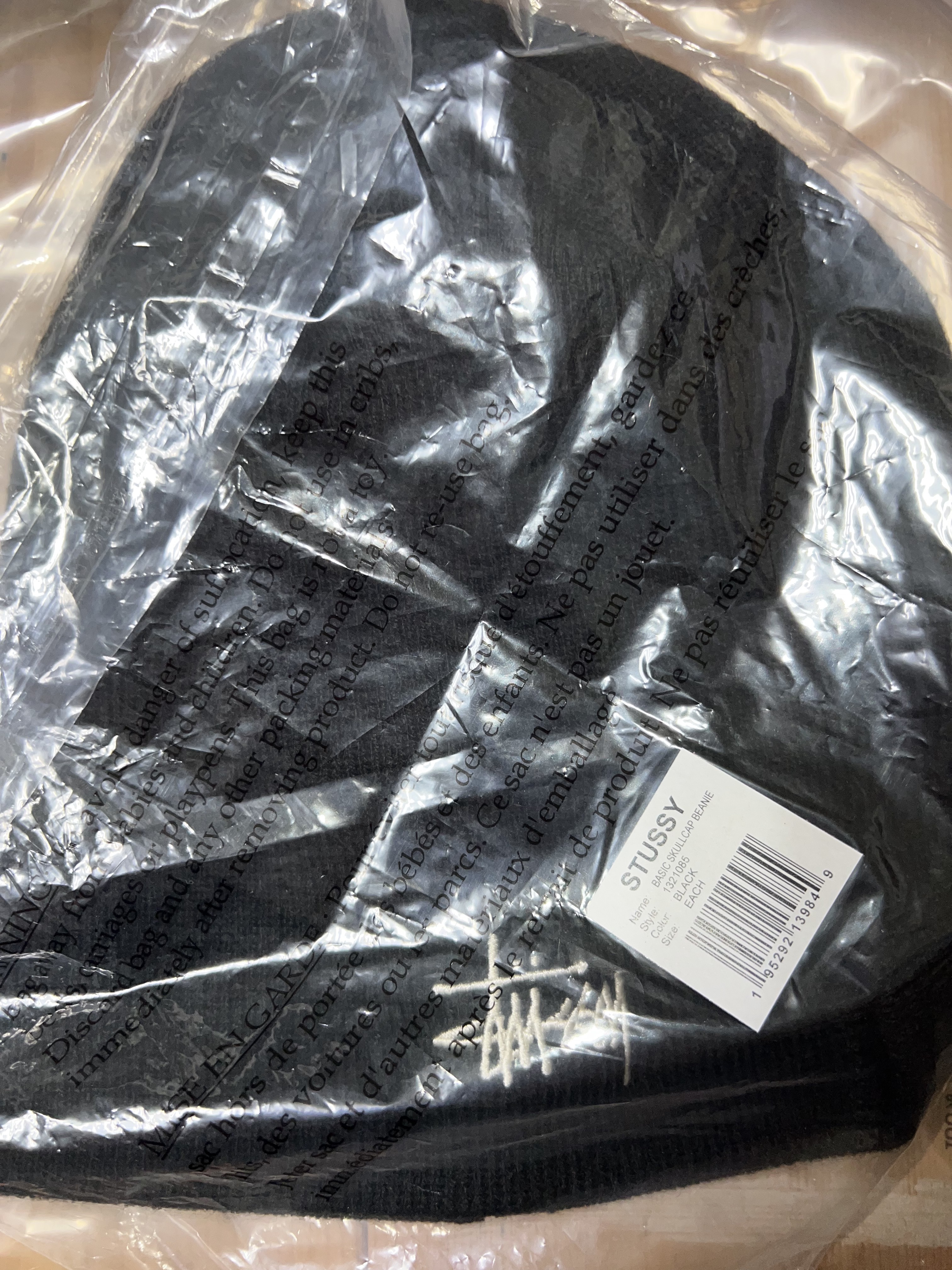 Stussy Basic Skullcap Beanie Black 착용 스타일