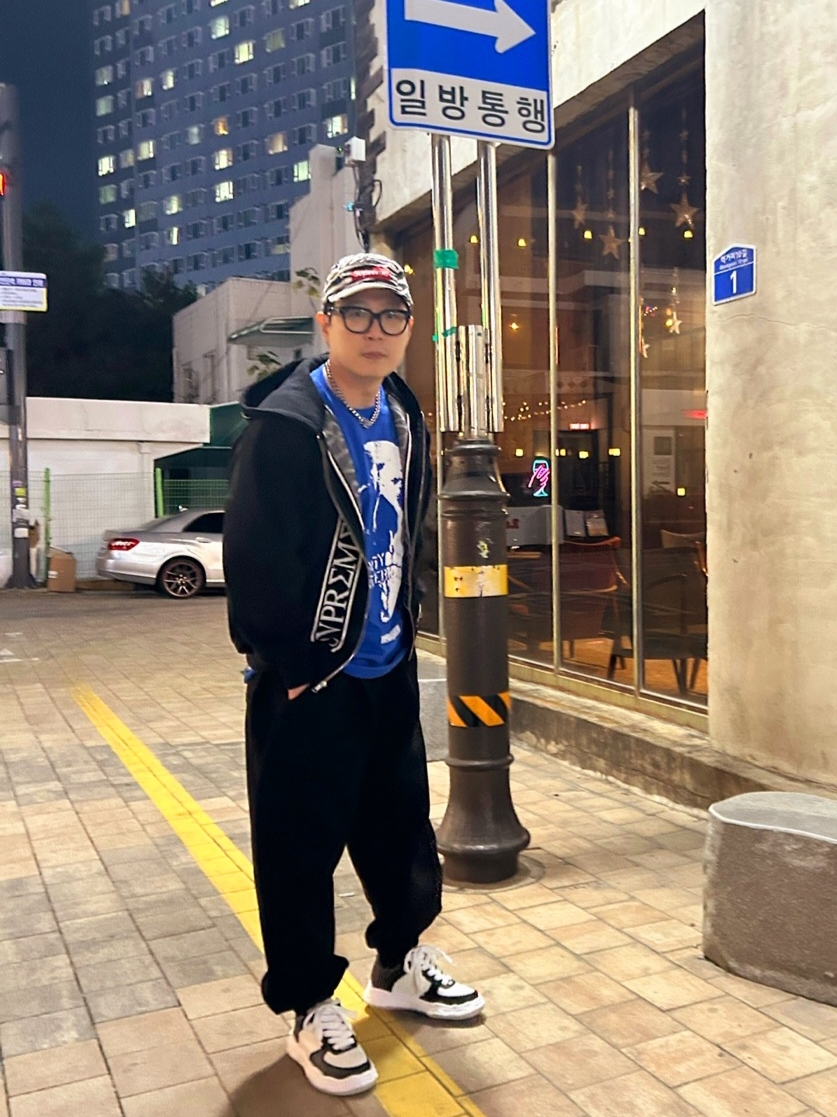 Undermycar Mu.03 Anti Fxxking Logo Play Oversized Sweat Jogger Black, Supreme Roman Zip Up Hooded Sweatshirt Black - 23SS 착용 스타일 - 1