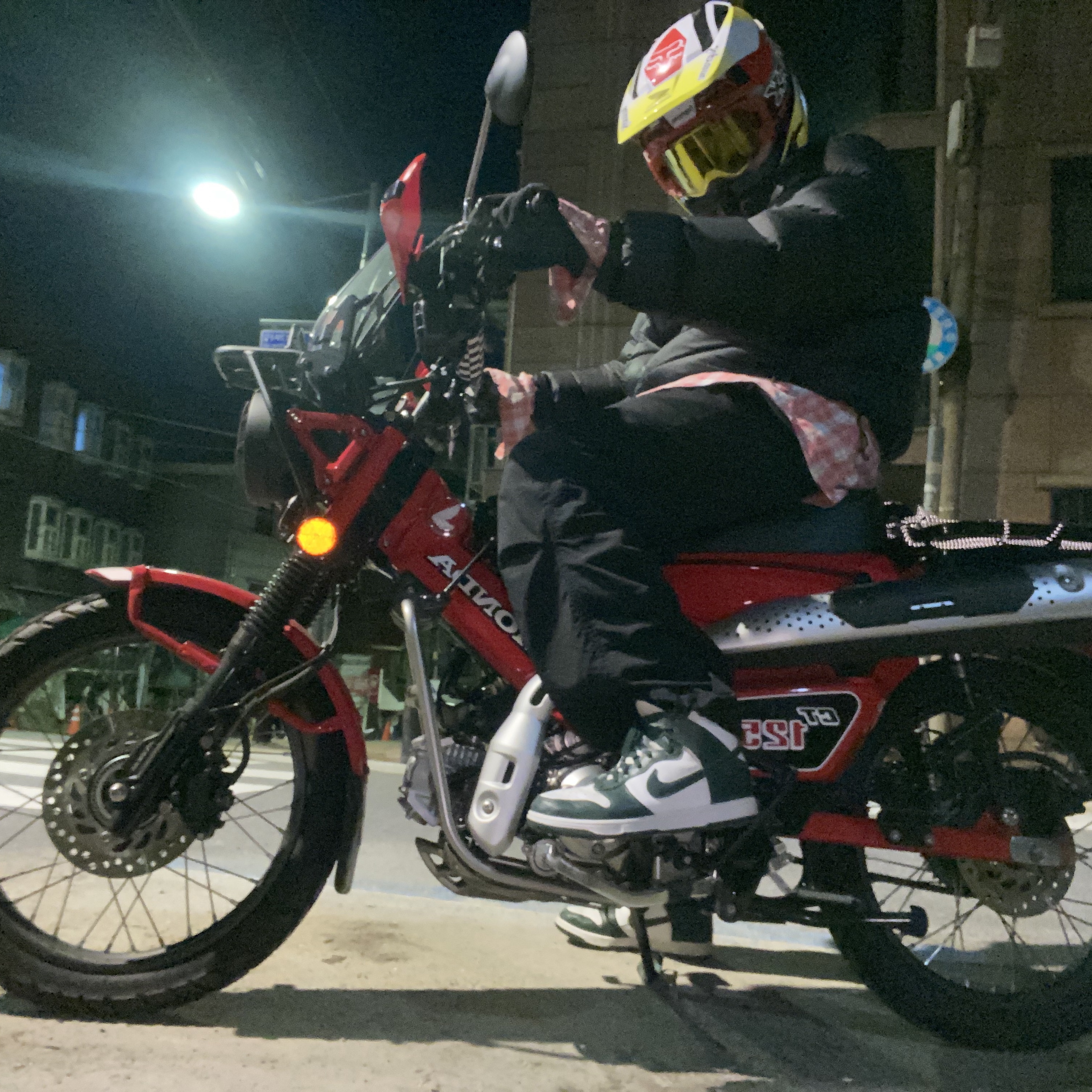 Supreme x Honda x Fox Racing V1 Helmet Red - 19FW, Nike Dunk High Retro Noble Green 착용 스타일